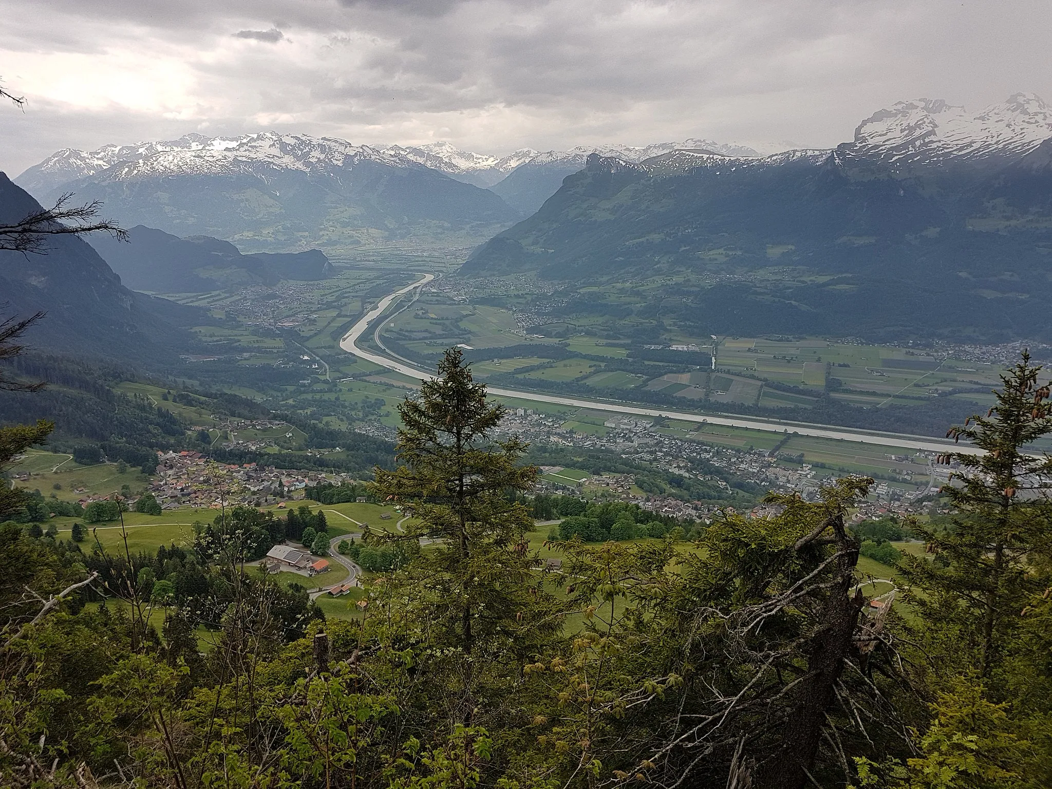 Photo showing: View from Alp Gnalp in the Principality of Liechtenstein to Balzers, Trübbach, Sargans and the Alpine Rhine Valley.