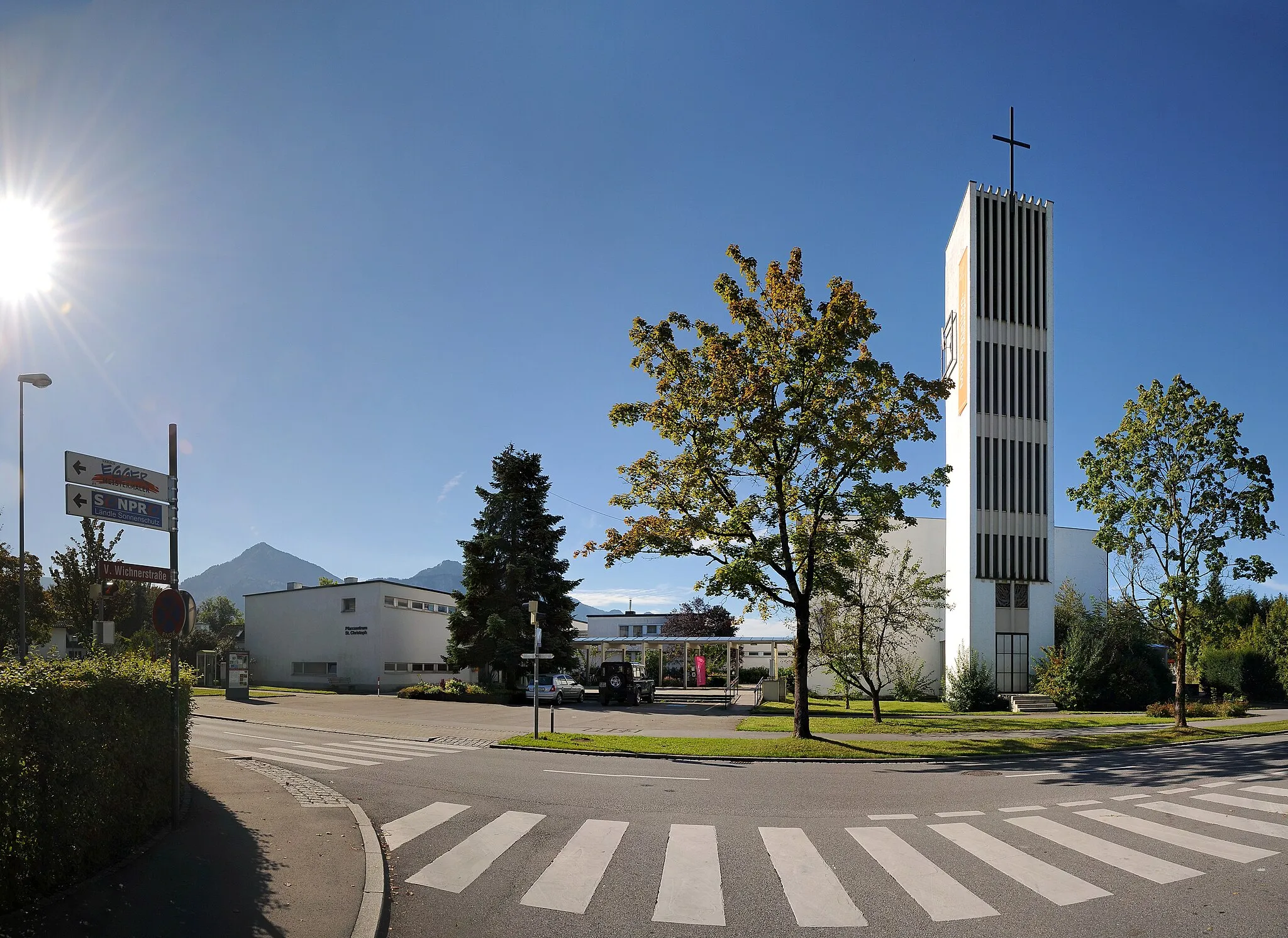 Photo showing: Pfarrkirche St. Christoph im Rohrbach in Dornbirn erbaut nach Pänen von Norbert Kopf und Norbert Klotz in den Jahren 1963/64