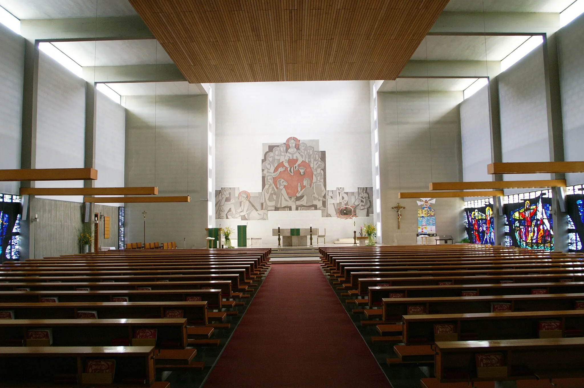 Photo showing: Pfarrkirche St. Christoph im Rohrbach in Dornbirn erbaut nach Pänen von Norbert Kopf und Norbert Klotz in den Jahren 1963/64. An der Altarwand Sgraffito Fusswaschung, Abendmahl, bez. Hofer 73.