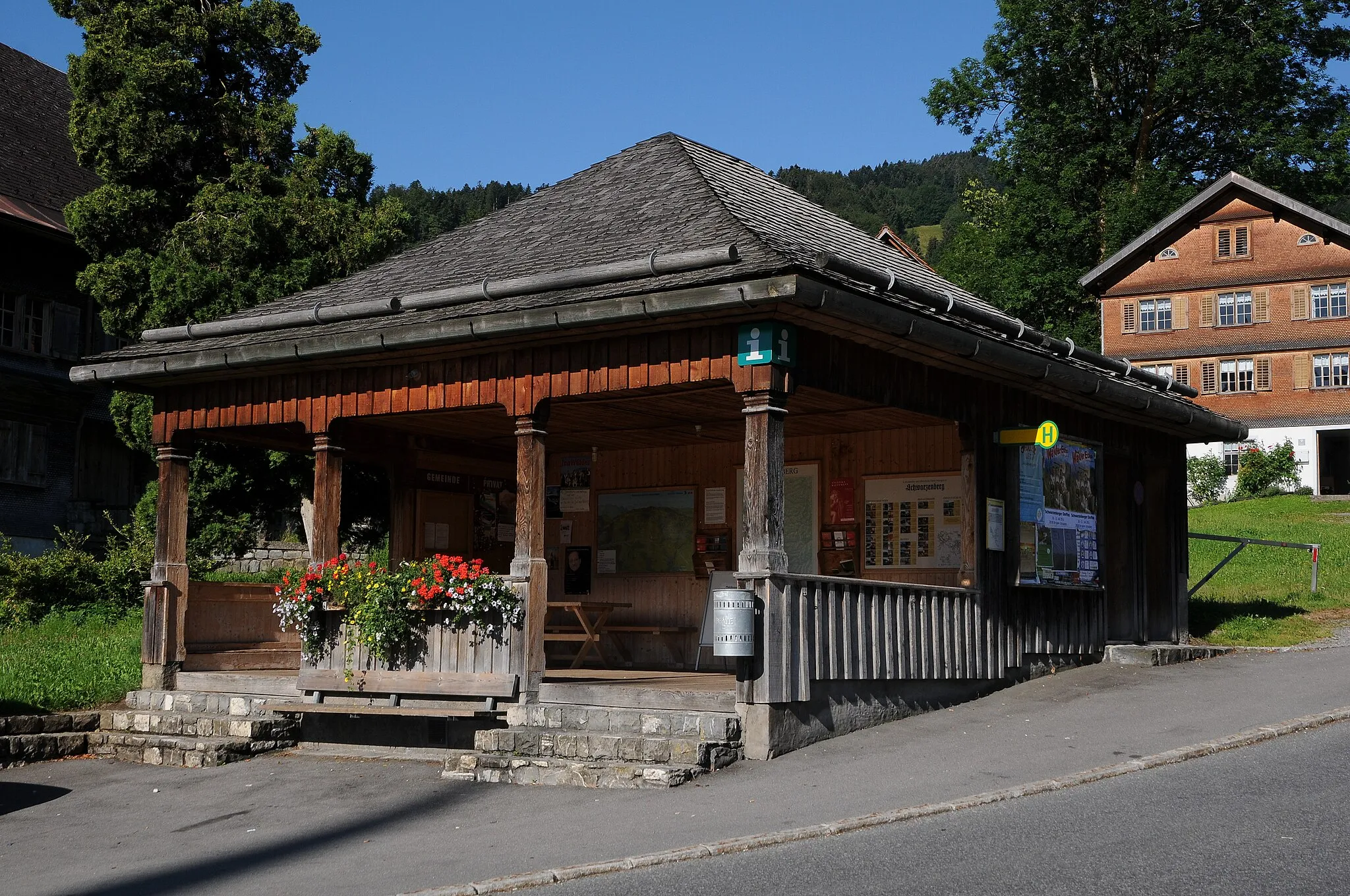 Photo showing: Tanzhaus / Tanzlaube in Hof am Schwarzenberg. Das Objekt steht unter Denkmalschutz.