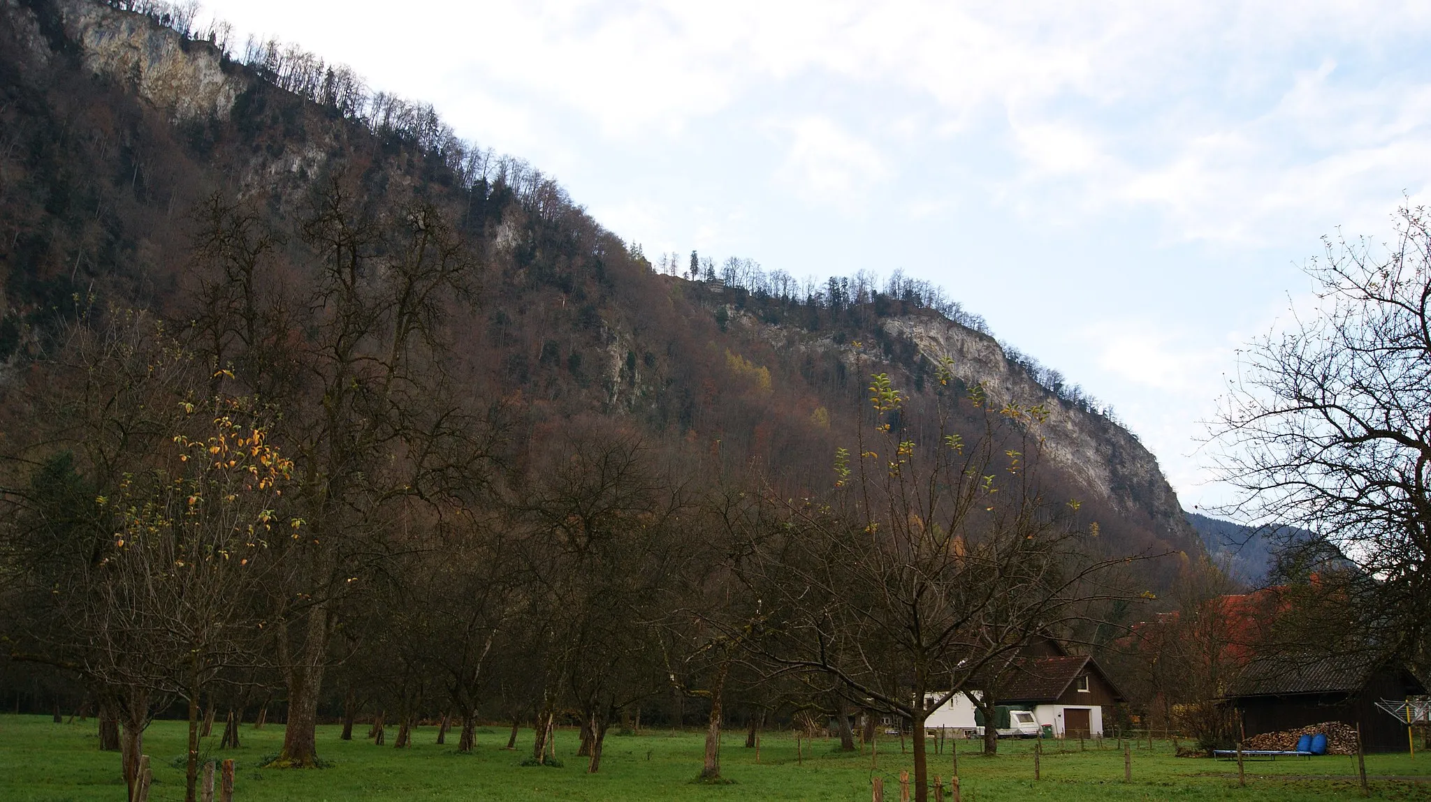 Photo showing: Schlossberg (740 masl), a Part of the Bregenz Forest Mountains, in Hohenems, Vorarlberg, Austria.