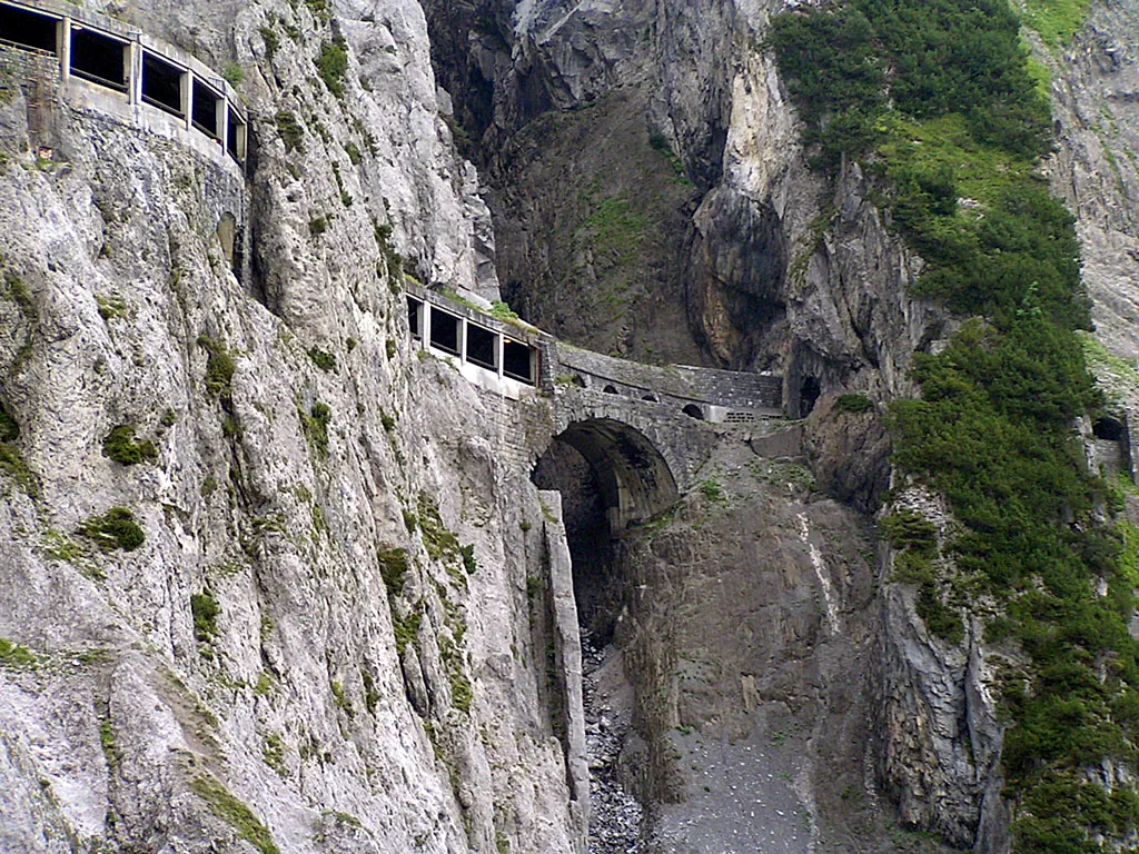 Photo showing: Part of the so called Flexenstraße with the bridge over the Hölltobel between Stuben and Lech in Austria / Vorarlberg