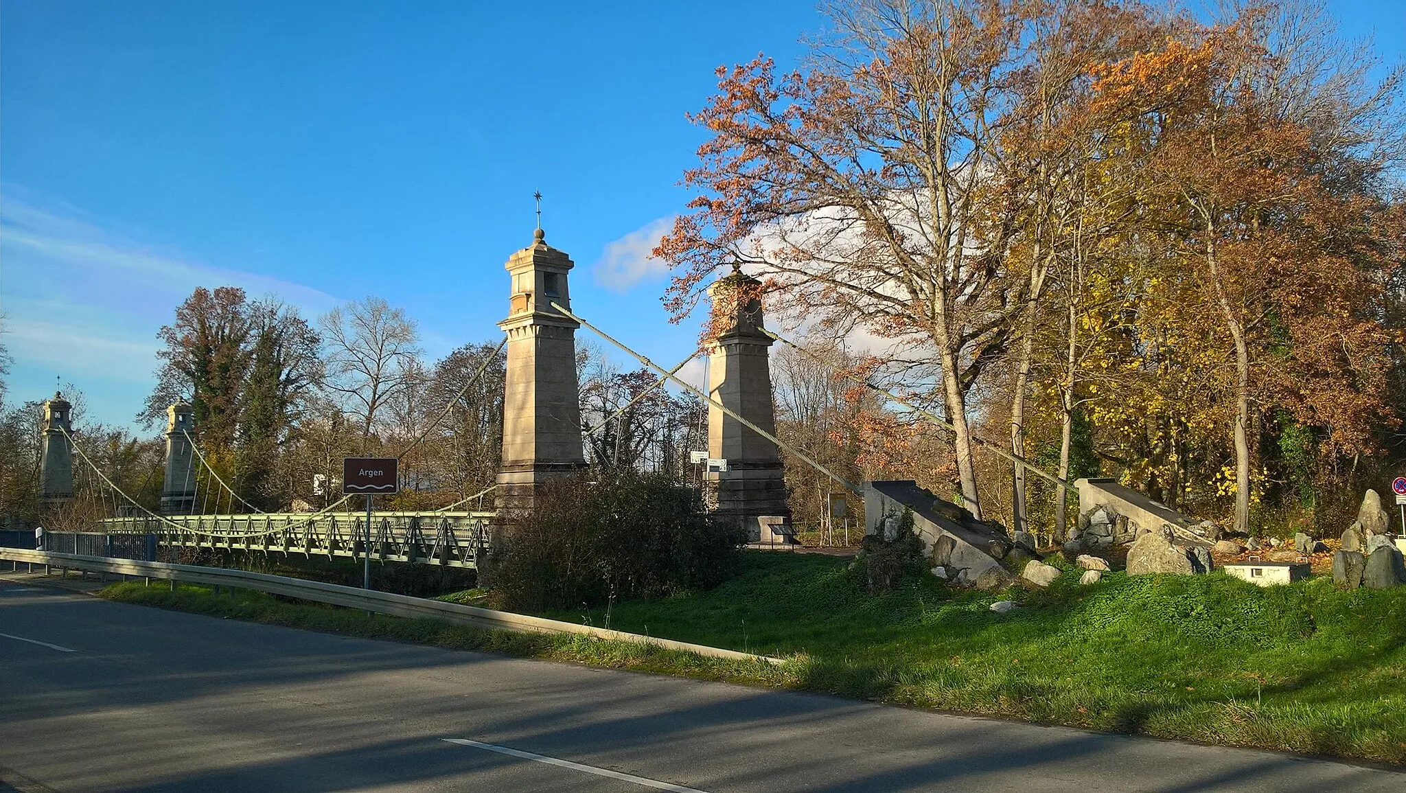 Photo showing: Faszinierendes technisches Baudenkmal. Hier überquert der Bodenseeradweg die Argen.