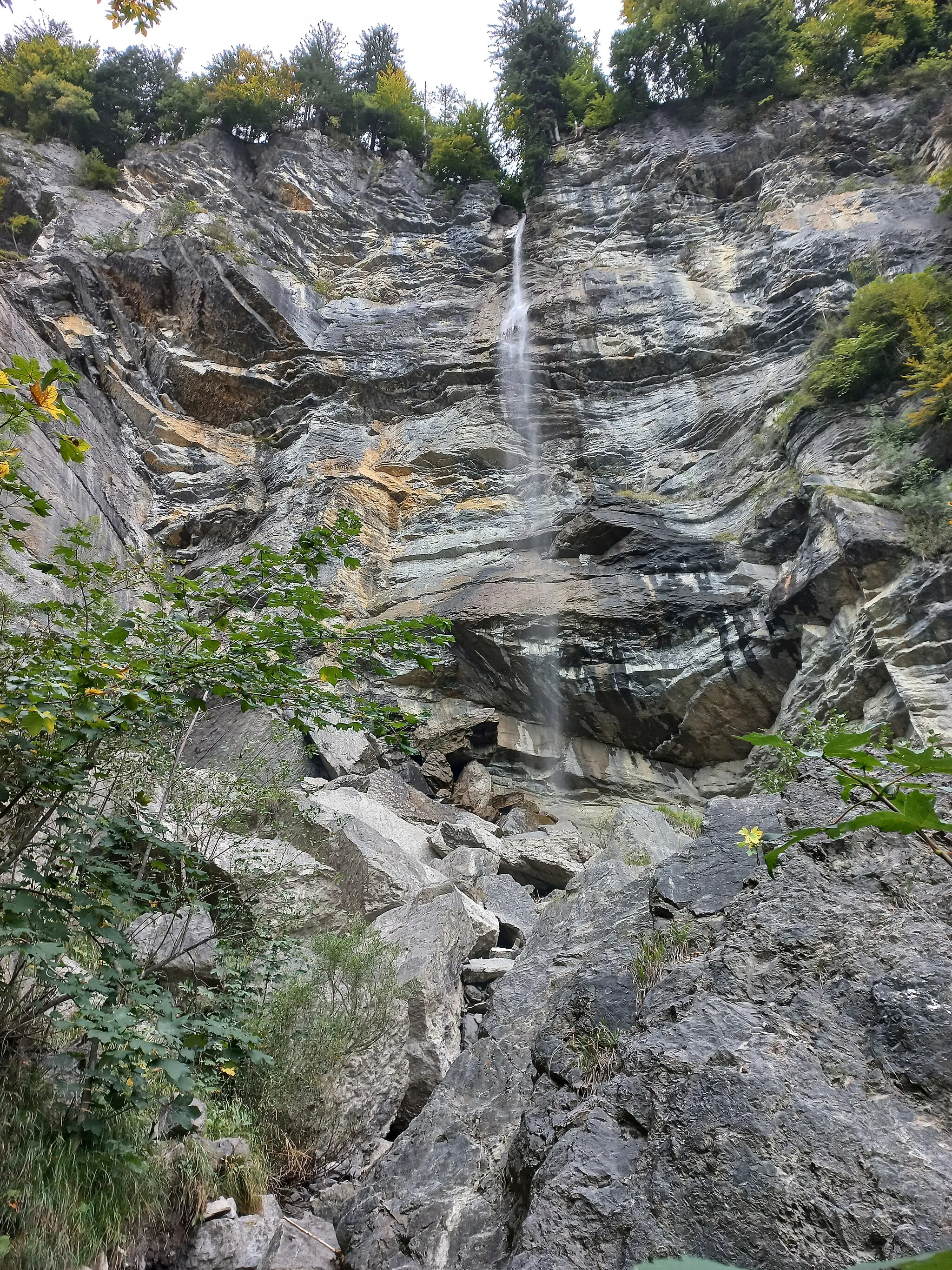 Photo showing: Waterfall in the municipality of Mellau and municipality Reuthe in the Bregenz forest in Vorarlberg, Austria.