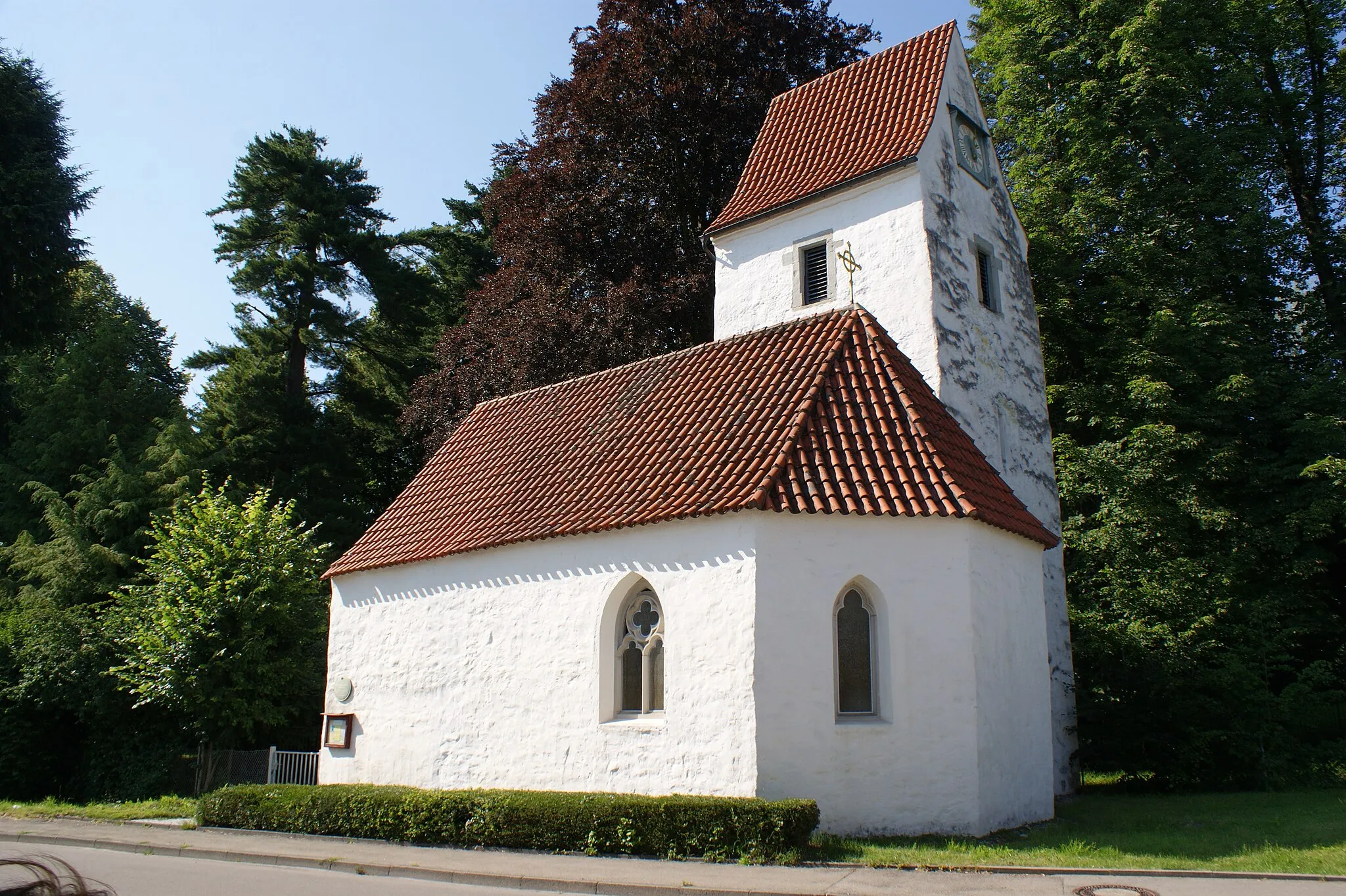 Photo showing: Evangelical Lutheran Chapel St. Wolfgang, Rickenbacher Strasse 109 in Lindau on Lake Constance (Germany). Comes from the 9th century.