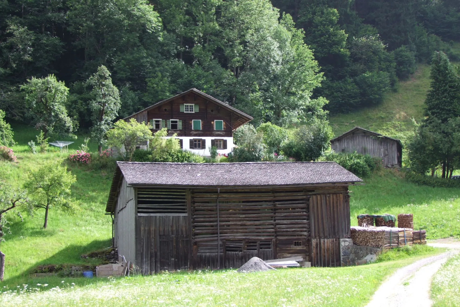 Photo showing: Bauernhof, Anlage