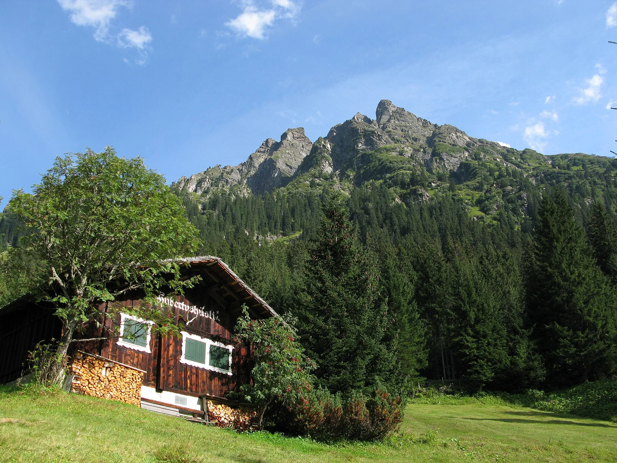 Photo showing: The Schmalzberg and the Hubertushüsli of Gargellen in Montafon (Vorarlberg, Austria).