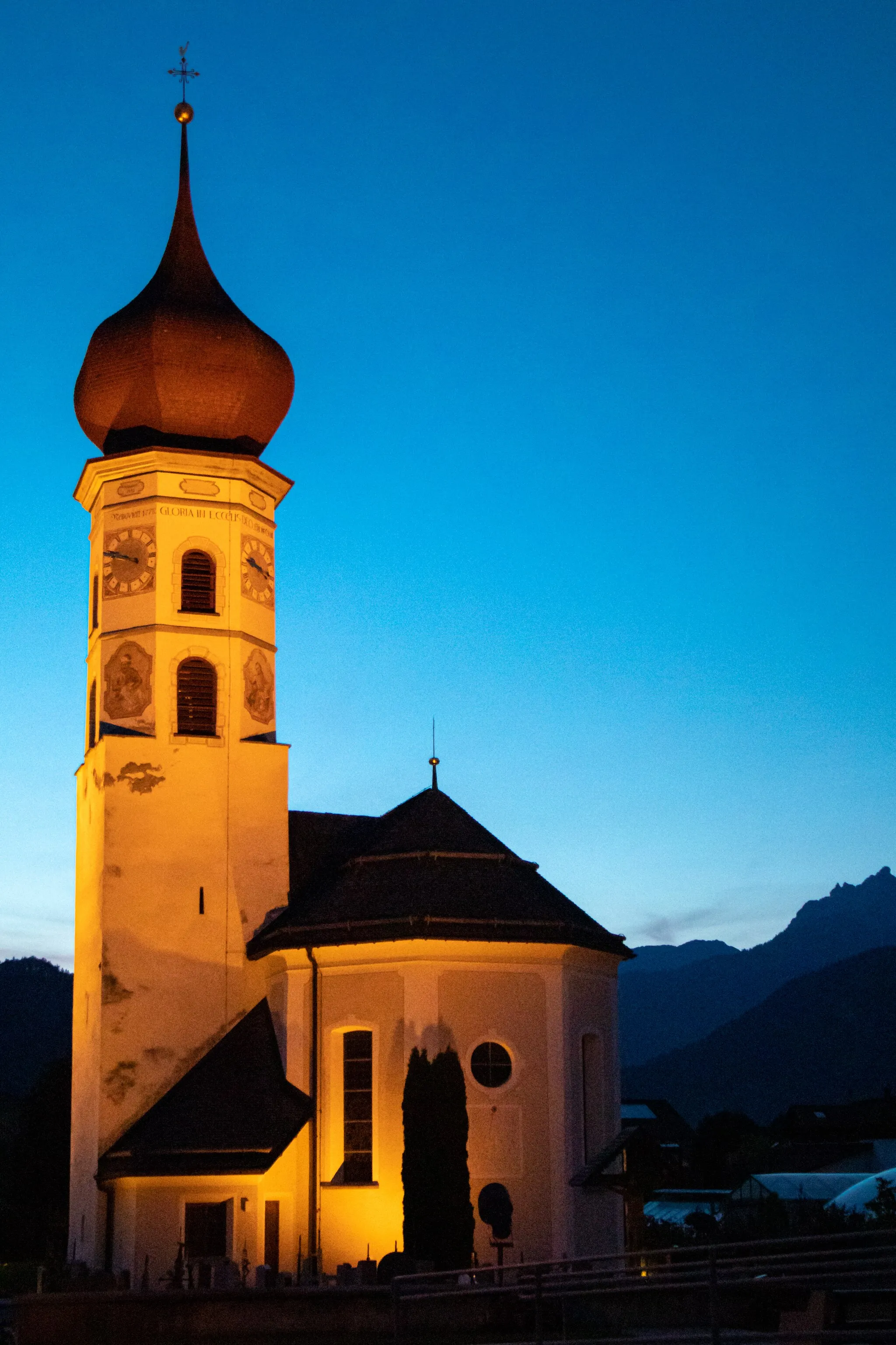 Photo showing: Alte Pfarrkirche hl. Johannes der Täufer - Abendansicht