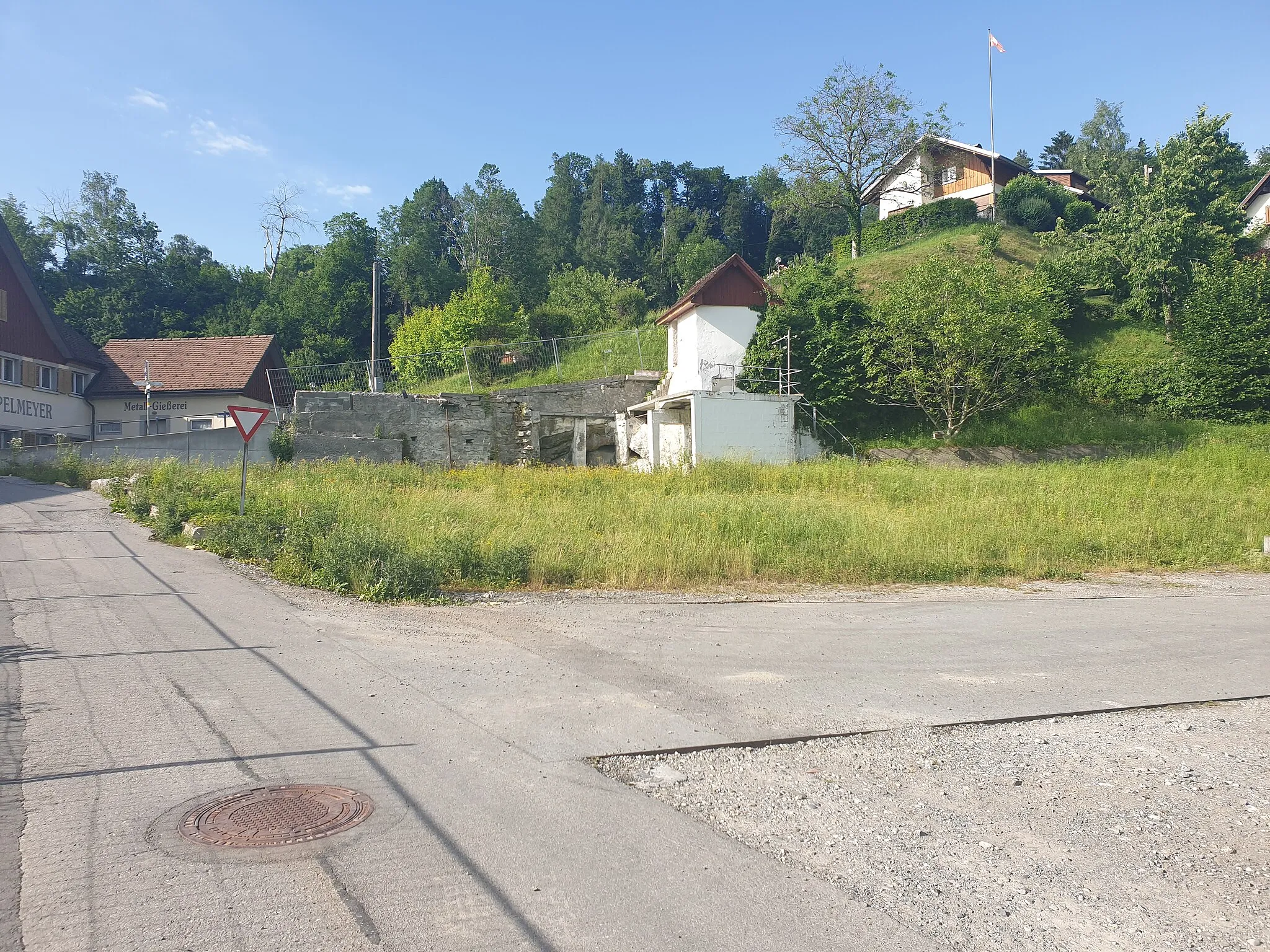 Photo showing: Small chapel Rickenbacherstraße in Wolfurt, Vorarlberg, Austria.