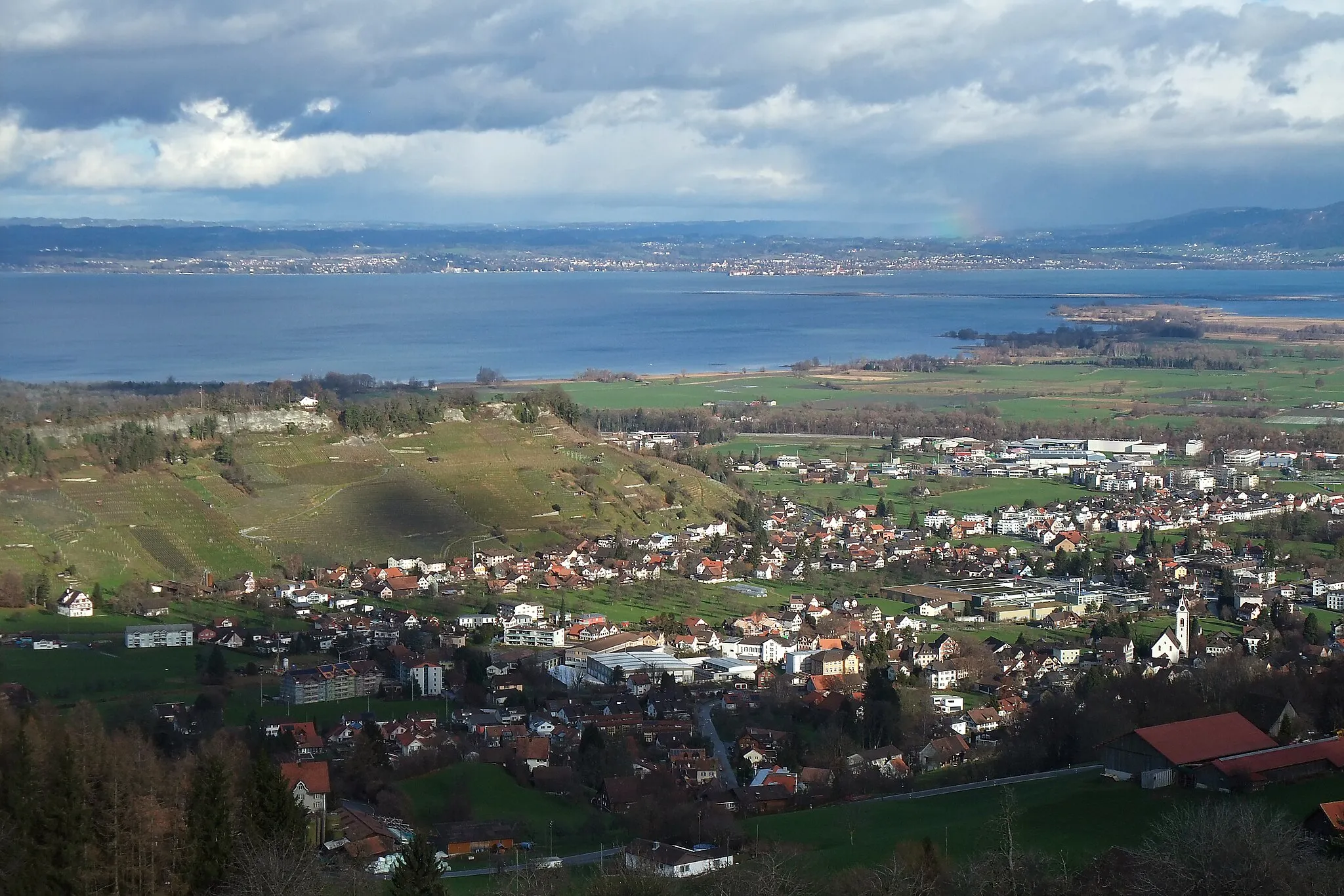 Photo showing: A typical weather on St. Stephen's Day. Meteorologists call this Christmas thaw. A view over Lake Constance to Germany about noon. Wolfhalden, Switzerland, Dec 26, 2012.