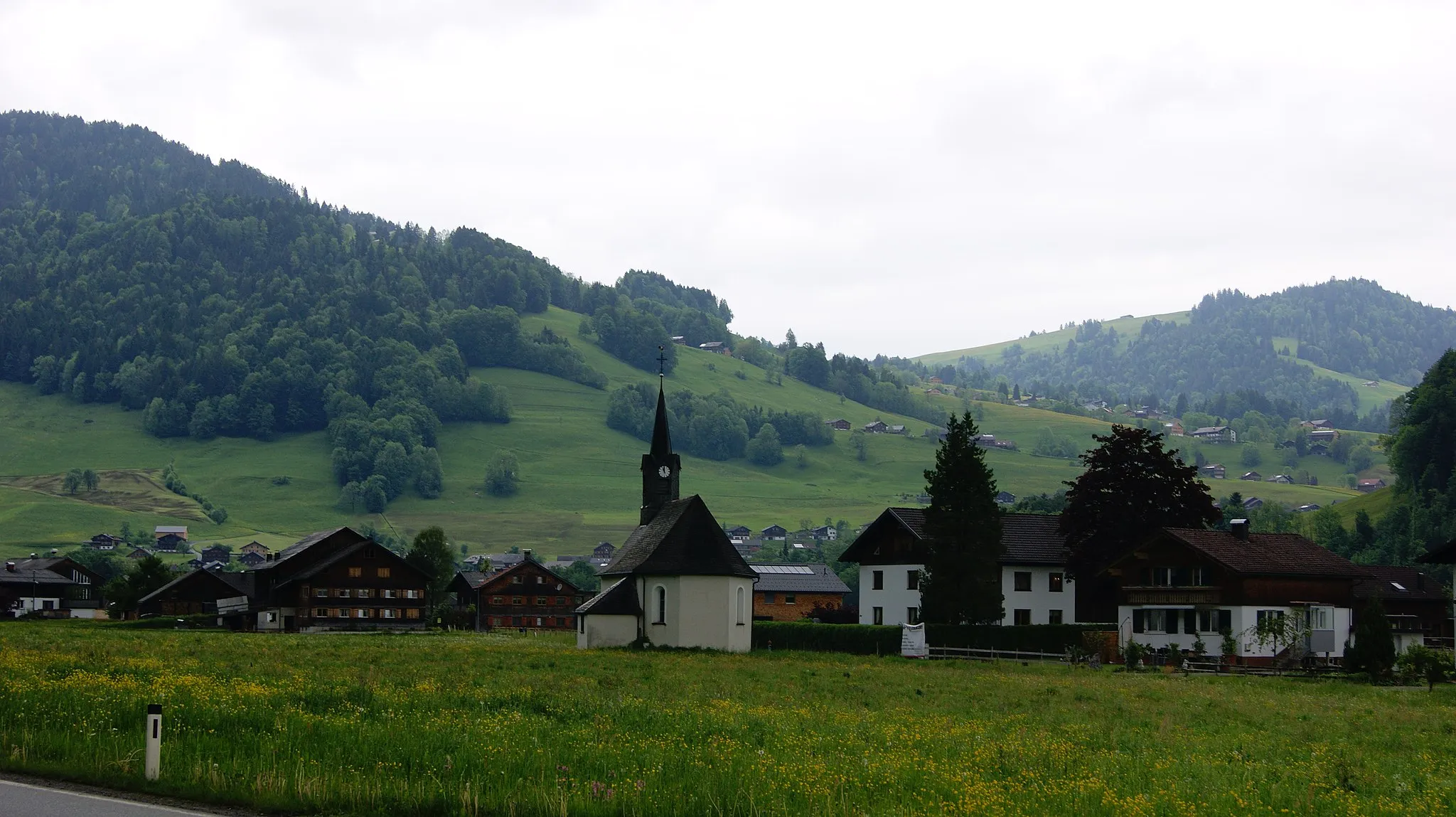 Photo showing: Chapel St. Martin and Wendelin, Bersbuch, community Andelsbuch, Vorarlberg, Austria.  View from South-East.