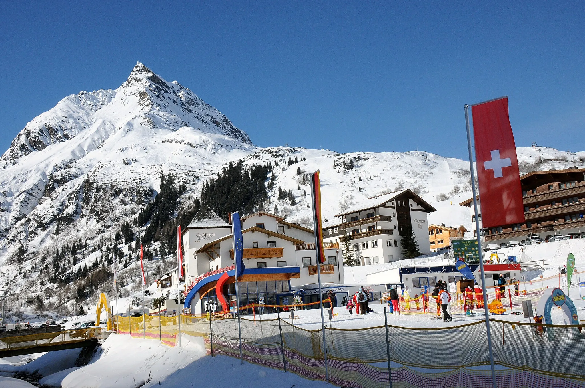 Photo showing: Ski resort Galtur-Wirl with ski-school and hotels at 26 Februari 2016