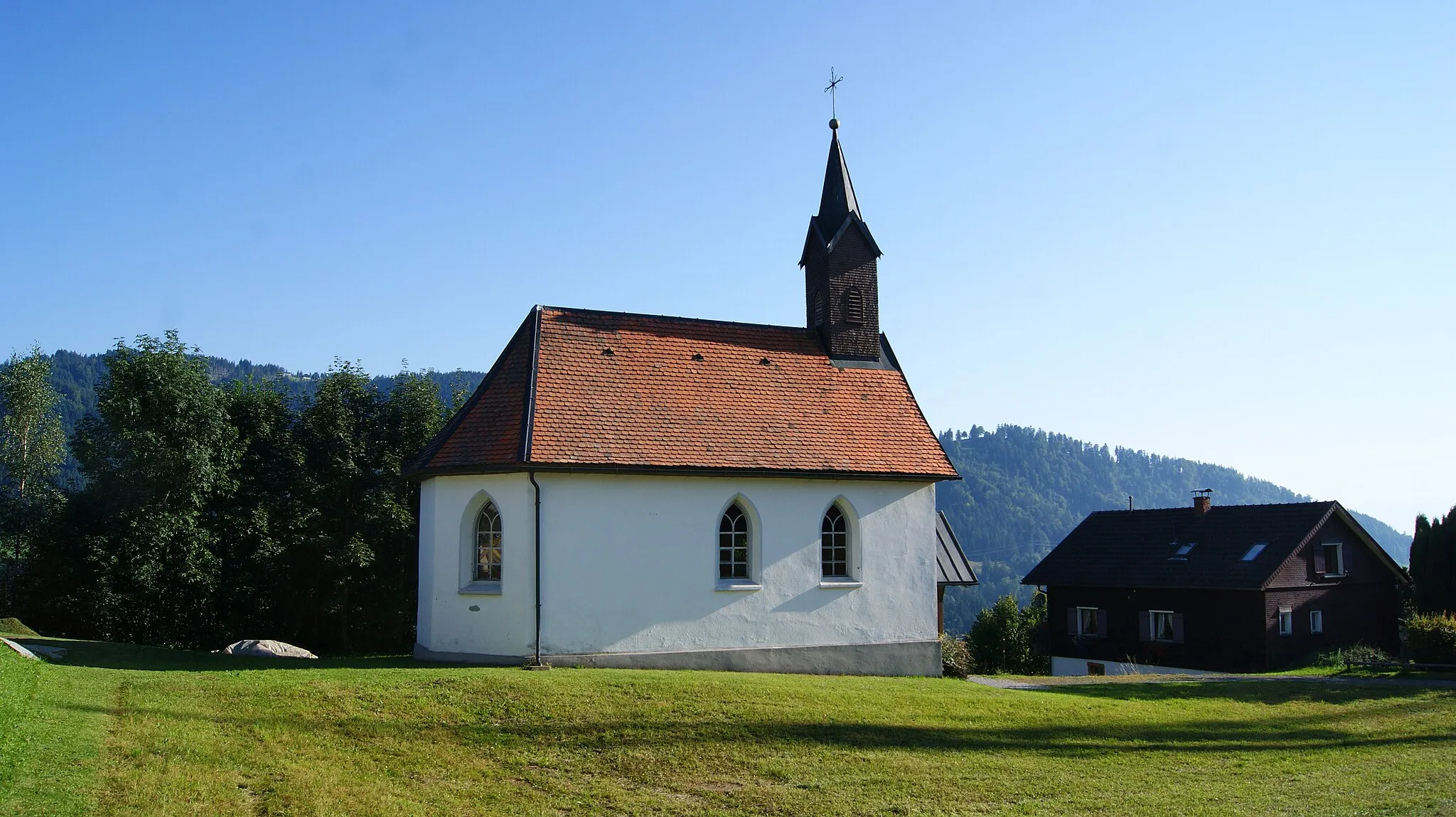 Photo showing: Chapel St. Michael in Farnach, municipality Bildstein, Vorarlberg, Austria. Chapel of outdoor, north side.