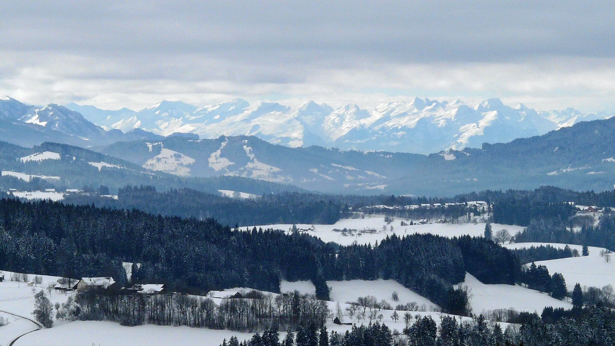Photo showing: Blick zu den Glarner Alpen, Schweineburg, Gestratz