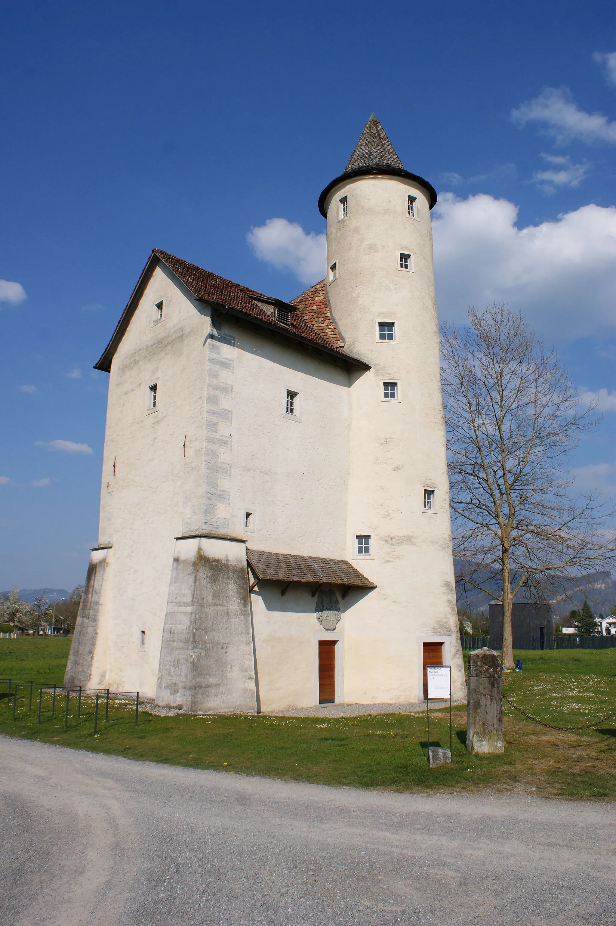 Photo showing: Mittelweiherburg (castle) in the municipality of Hard in Vorarlberg, Austria. Built in 1570, today a museum. Listed property.