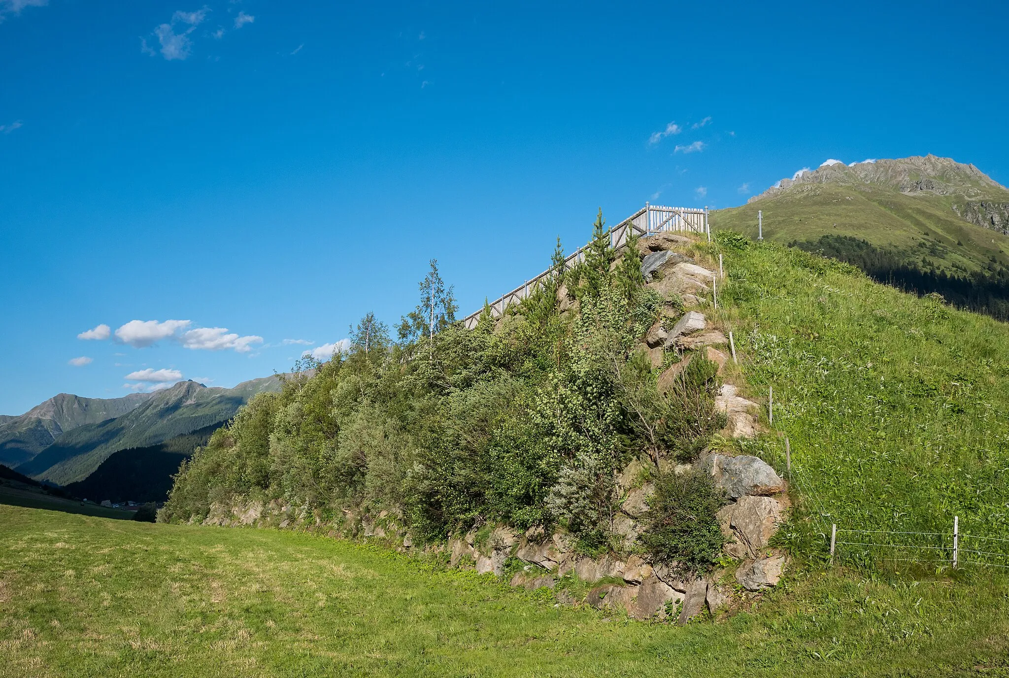 Photo showing: Avalanche protection wall at the village border of Galtür, below the Grieskogel mountain. Paznaun, Tyrol, Austria