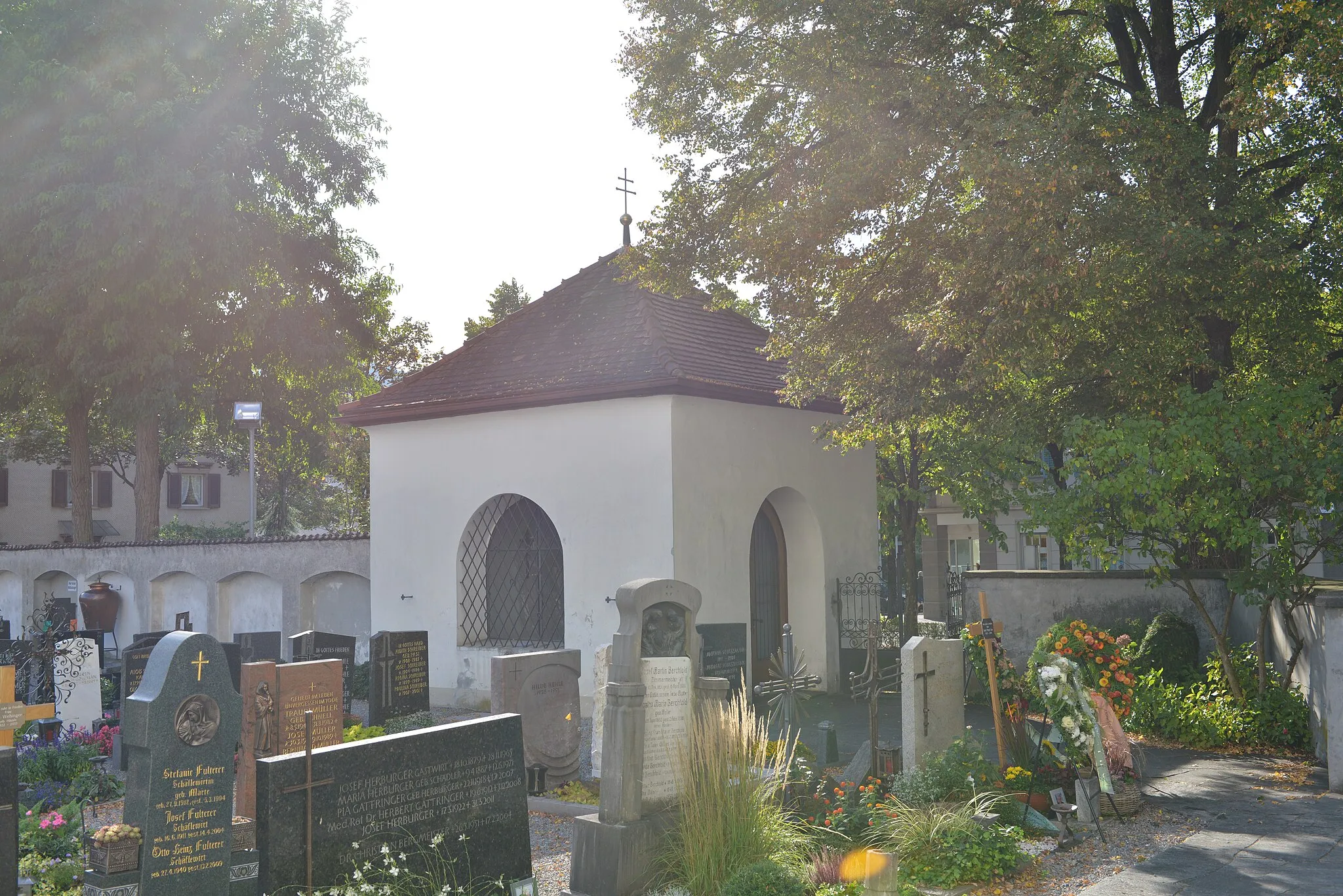 Photo showing: Friedhofskapelle an der Reichsstraße 1 in Altenstadt. Neben der Pfarrkirche hll. Pankratius und Zeno.
