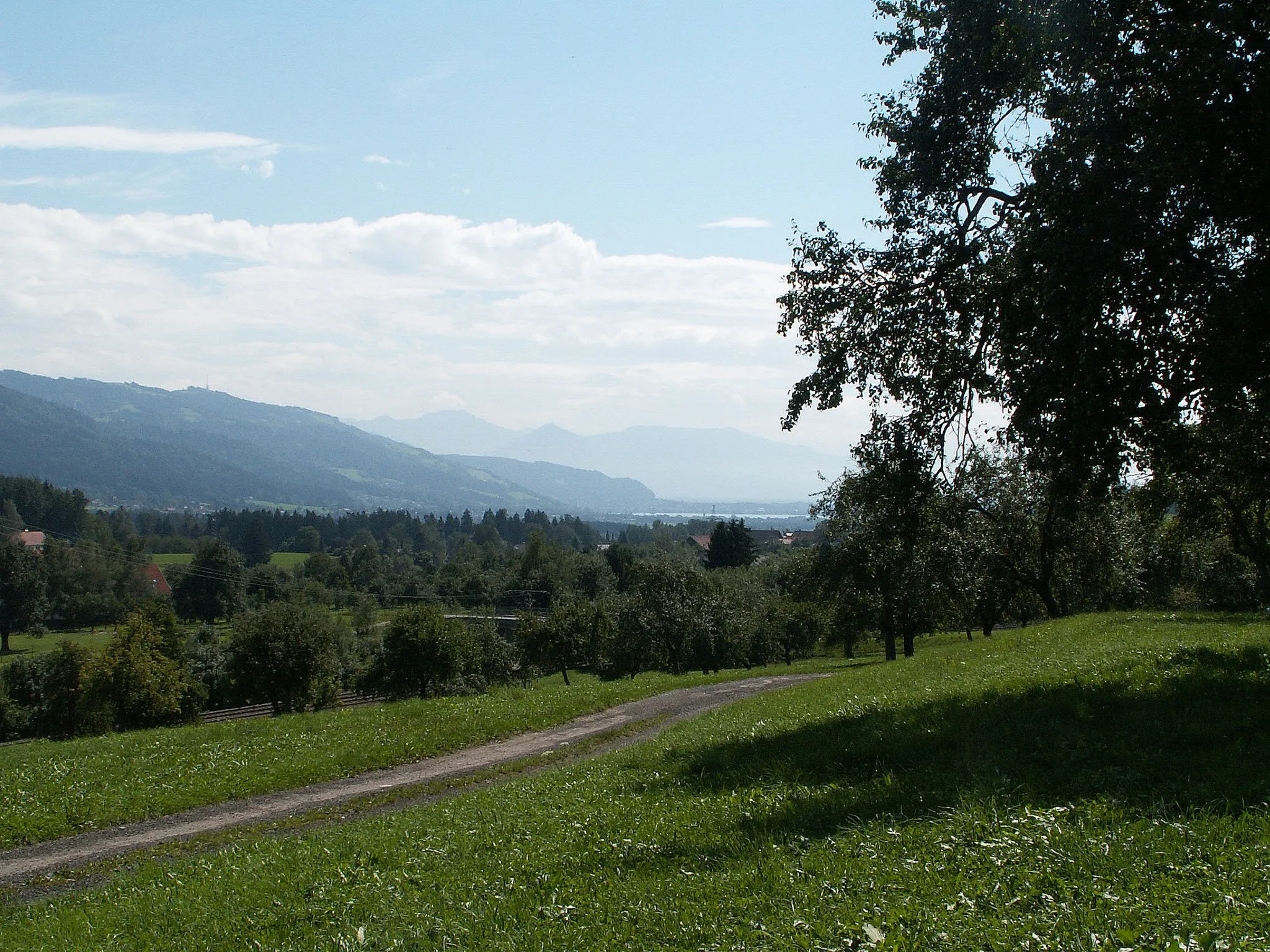 Photo showing: Blick übers Leiblachtal zum Bodensee