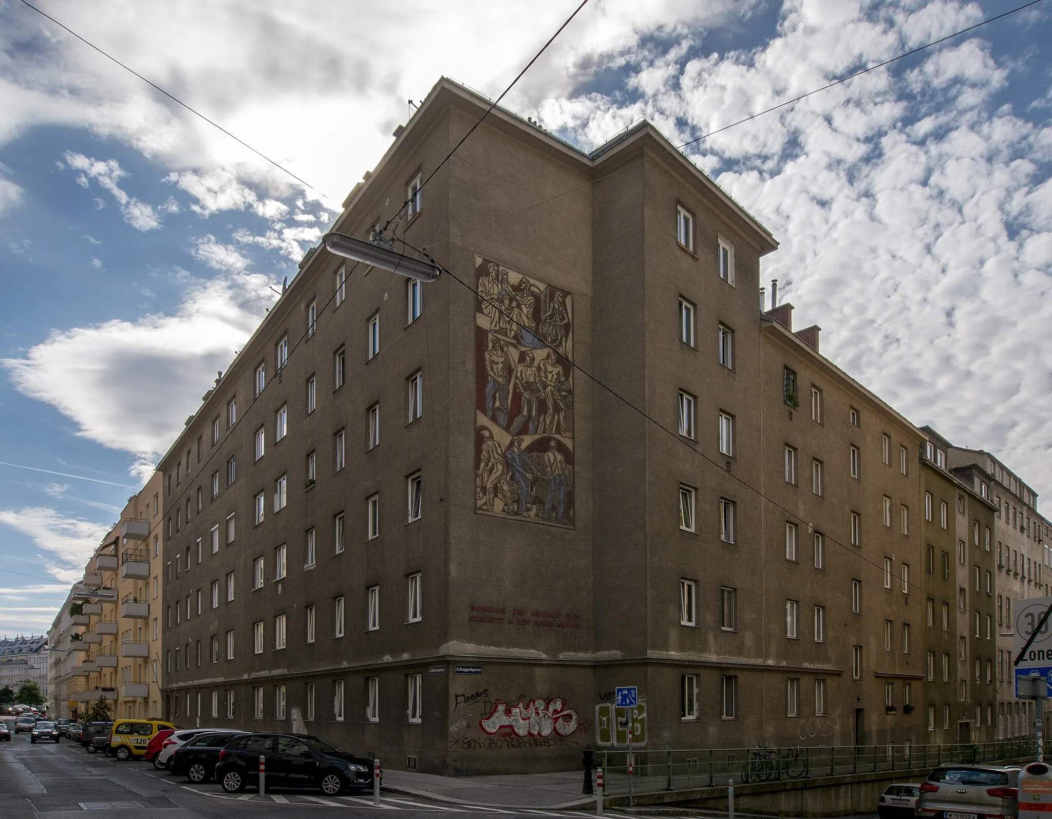Photo showing: This media shows the Vienna residential building (Gemeindebau) with the ID 529.