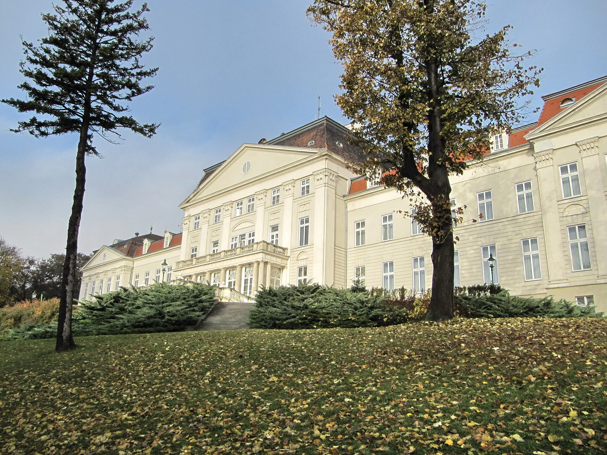 Photo showing: Schloss Wilhelminenberg