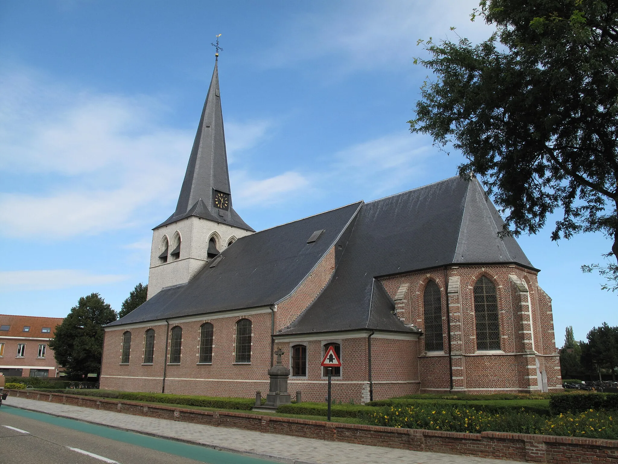 Photo showing: Olen, church