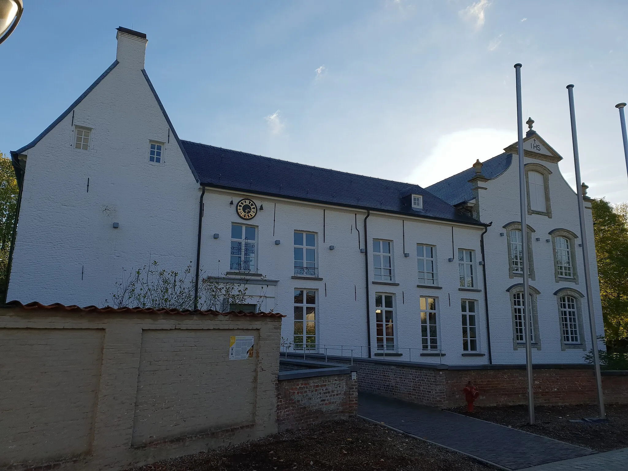 Photo showing: Ook wel gekend als "Oud Geestelijk Hof", kasteel in de Pastoor Steenssenstraat in Beveren