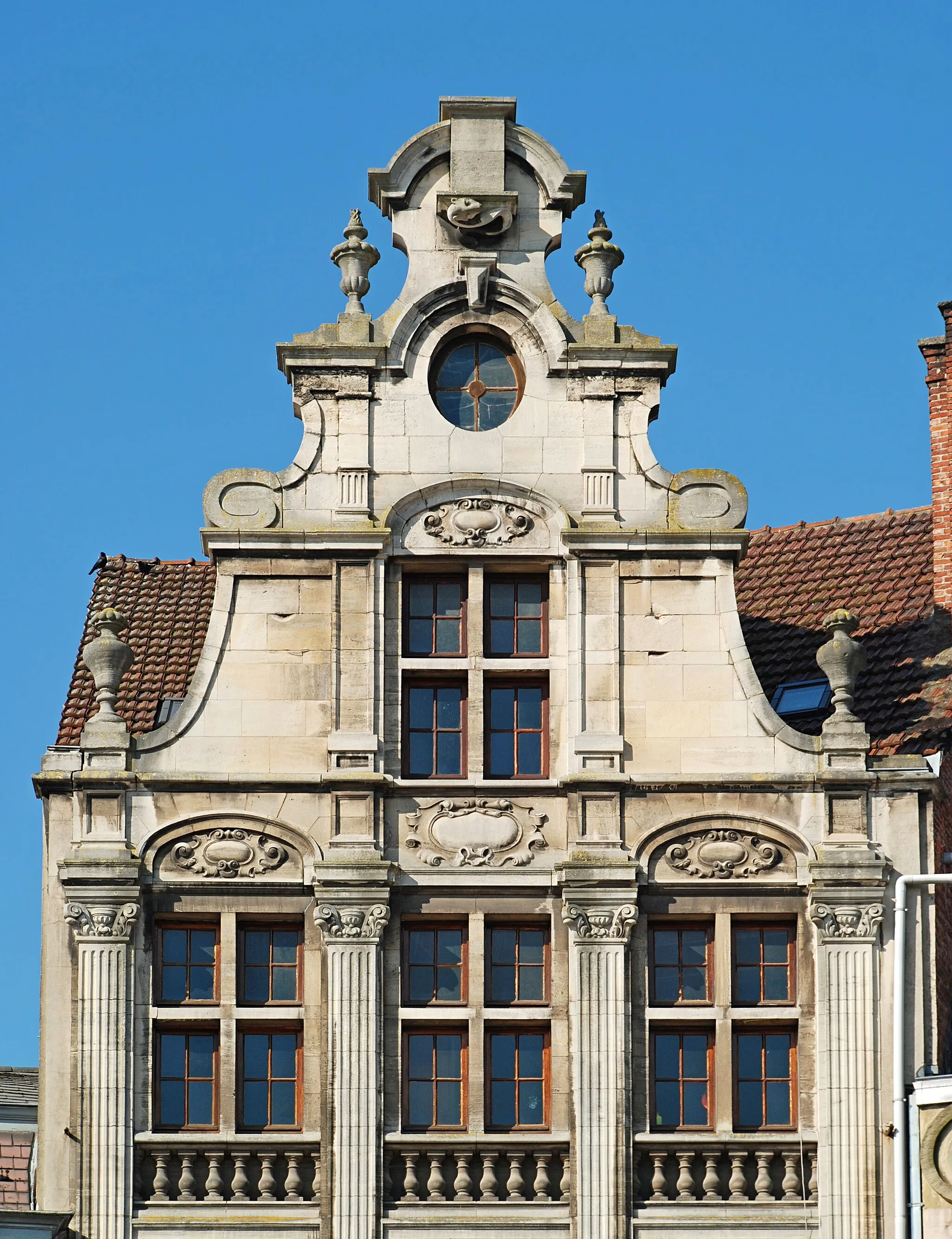 Photo showing: Belgique - Flandre-Orientale - Termonde - Maison du Cygne (De Zwane - néo-baroque - architecte Ferdinand de Ruddere - 1923)