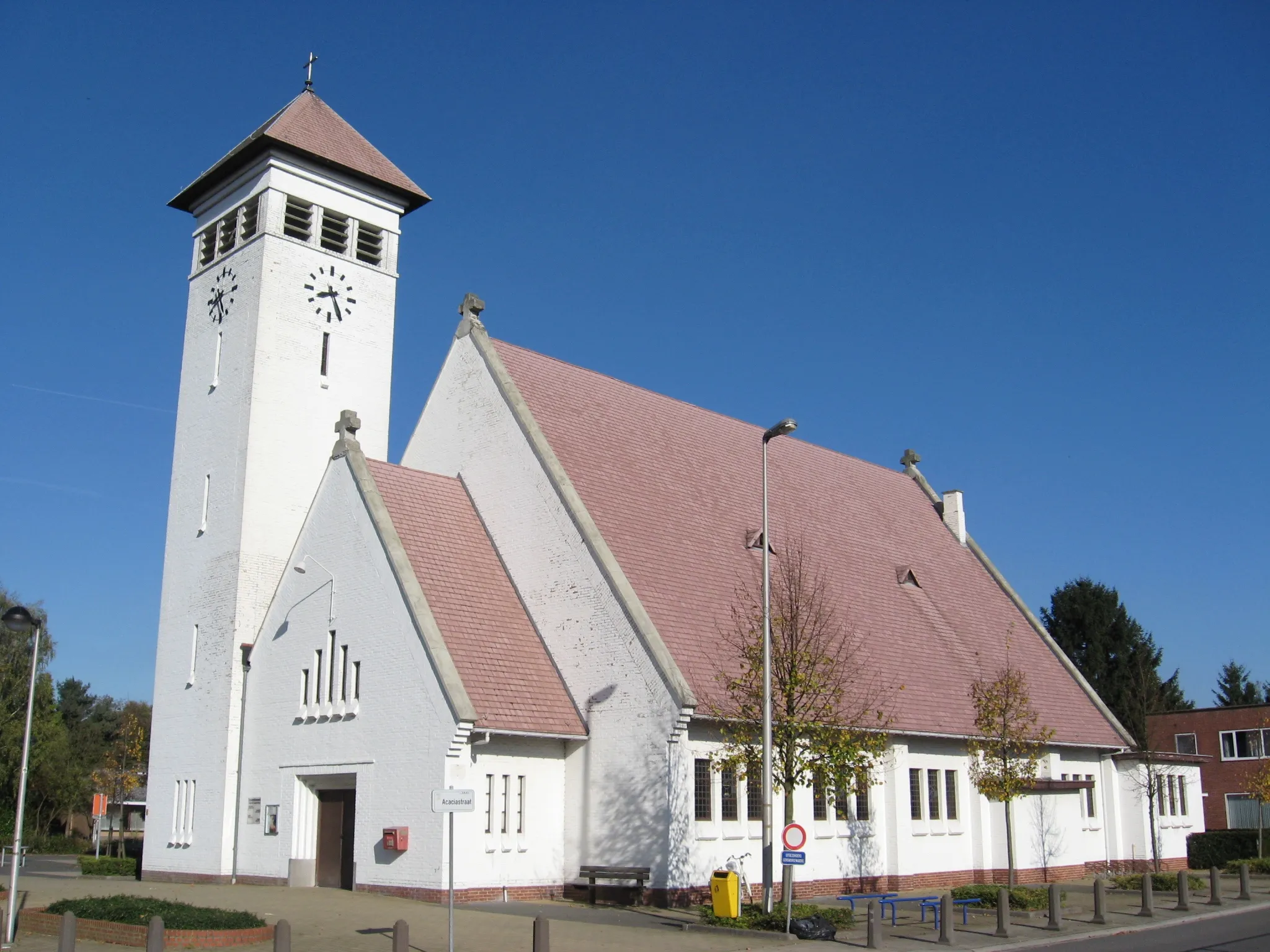 Photo showing: Church of Our Lady of Lourdes in Lommel (Heide-Heuvel), Limburg, Belgium