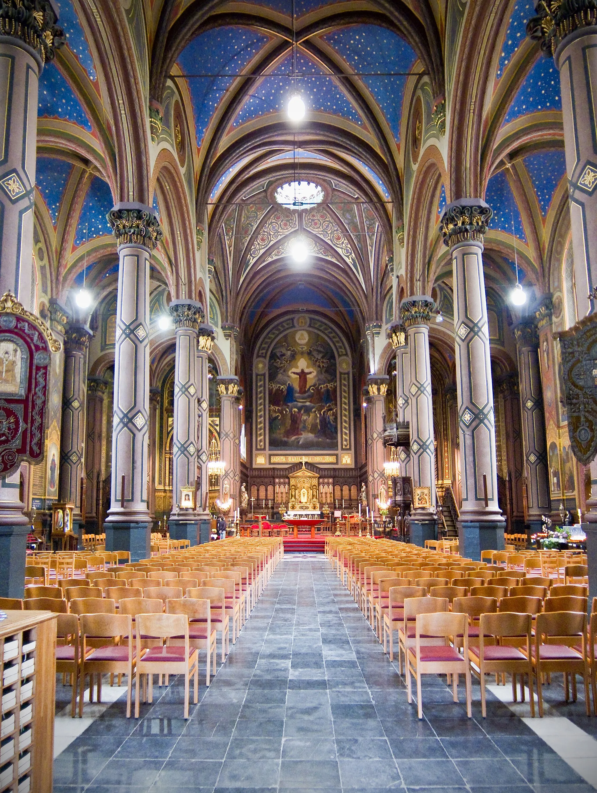 Photo showing: Interieur van de Onze-Lieve-Vrouw-van-Bijstand-der-Christenenkerk in Sint-Niklaas (België).