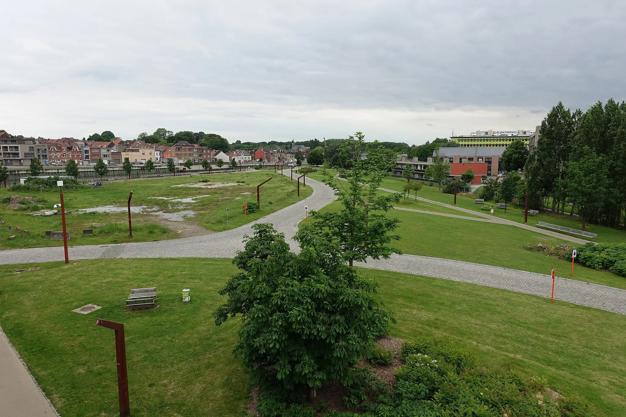 Photo showing: Zicht op de noordelijke rand van het Kanaalpark in Vilvoorde, foto vanop de Europabrug