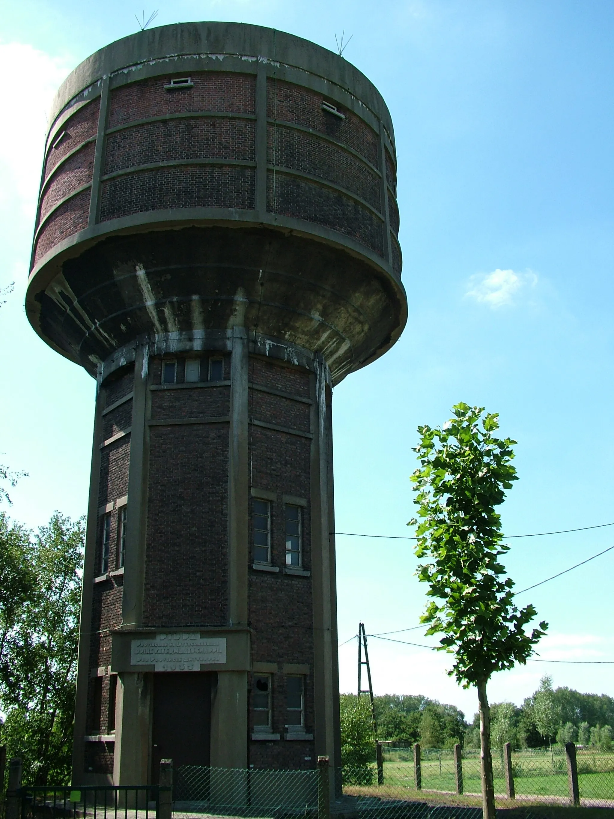 Photo showing: Water tower of Boom, Belgium. As can be clearly seen on the picture, the old PIDPA water tower is in bad condition.