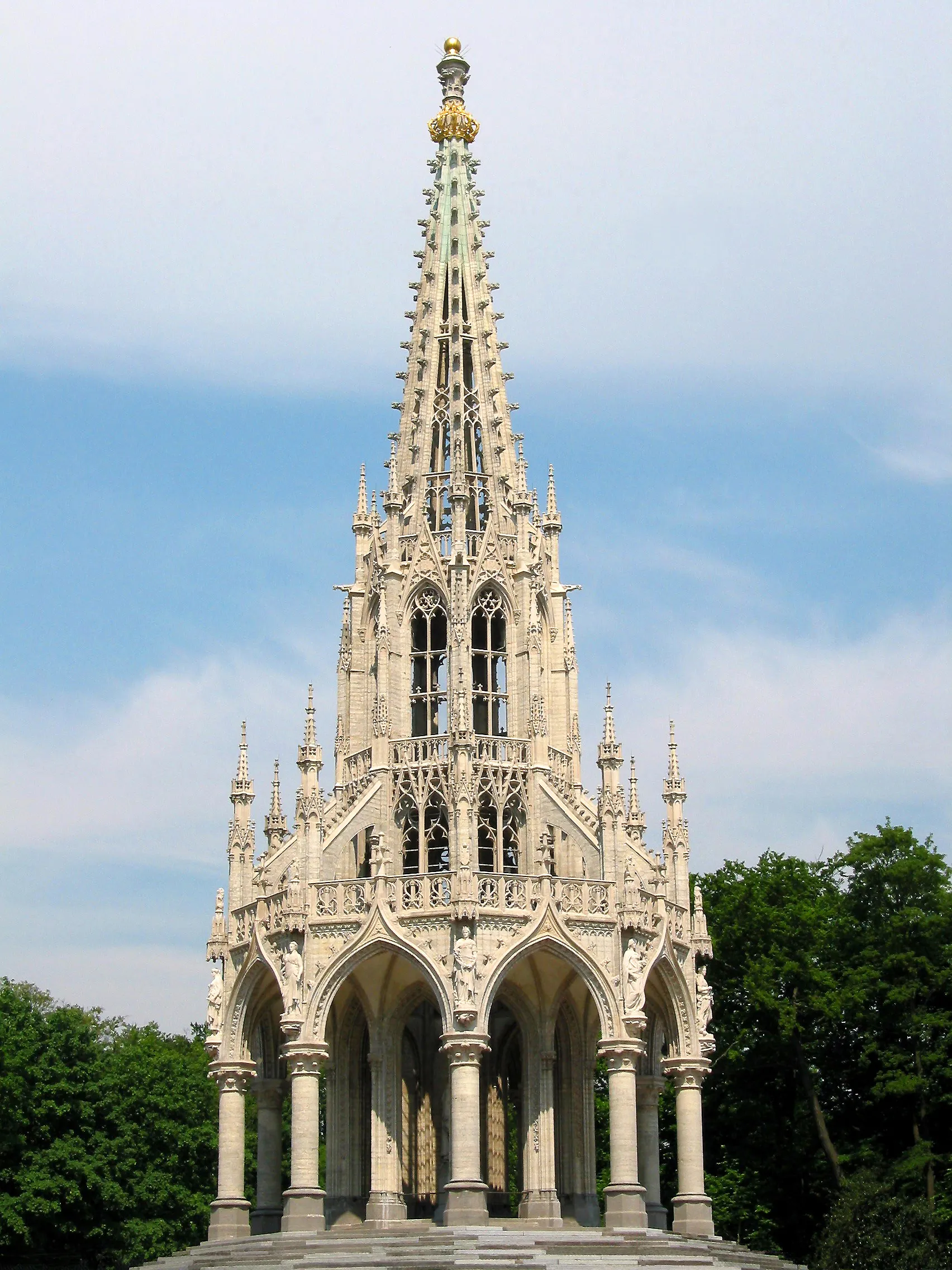 Photo showing: Laken (Belgium), the park (architect:Edouard Keilig - 1876-1880) and the monument of the dynasty (architect:De Curte - 1880).