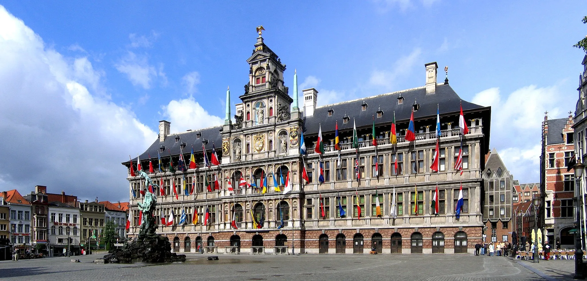Photo showing: The Stadhuis van Antwerpen (City Hall of Antwerp) stands on the western side of Antwerp's Grote Markt (Great Market Square). As one of the Belfries of Belgium and France it is listed since 1999 as a World Heritage site.