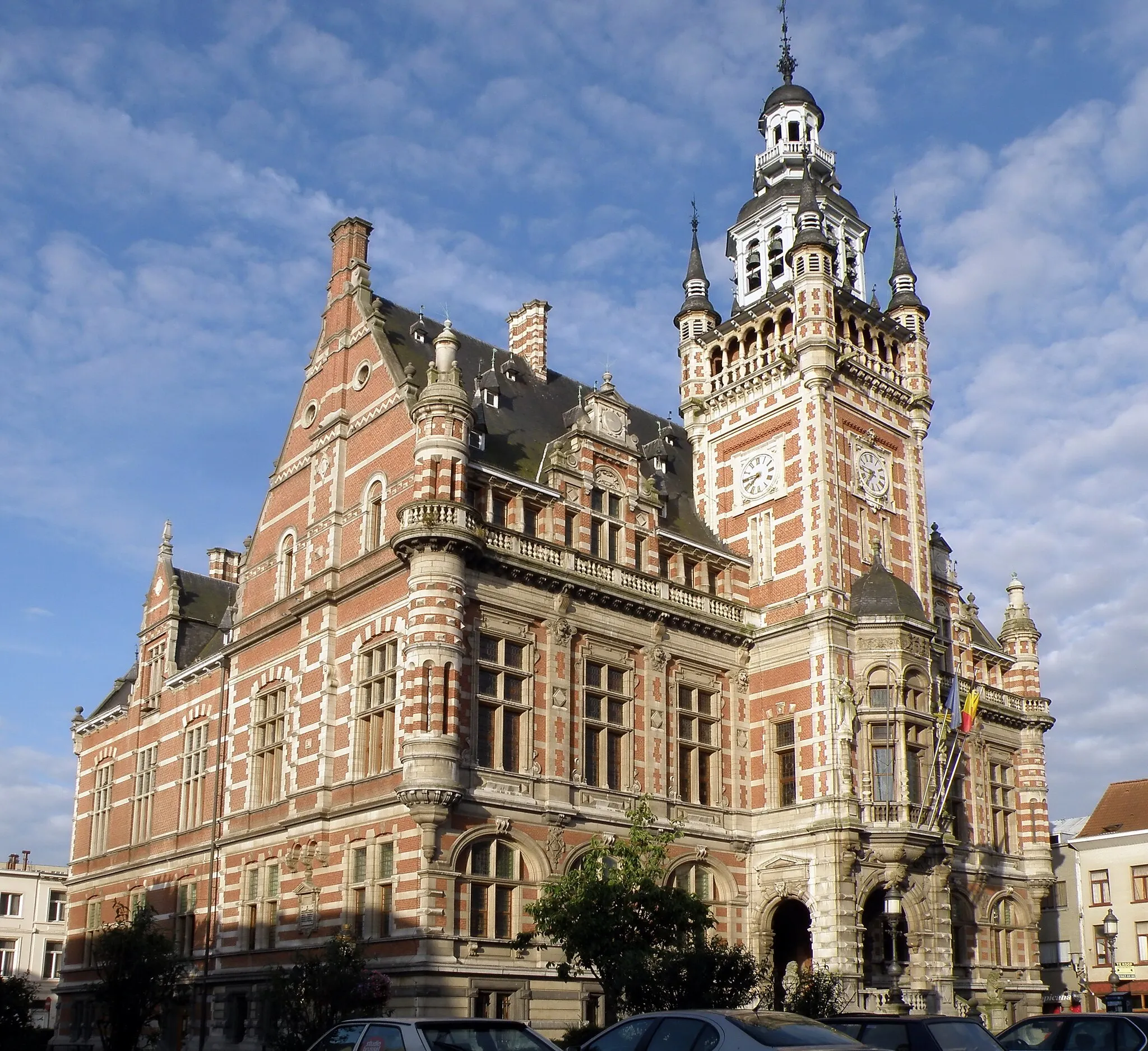 Photo showing: Antwerpen, distr. Borgerhout. Districtshuis (voorm. gemeentehuis) in Vlaamse neo-renaissance, gebouwd 1886-1889, n.o.v. arch. Leonard & Henri Blomme.