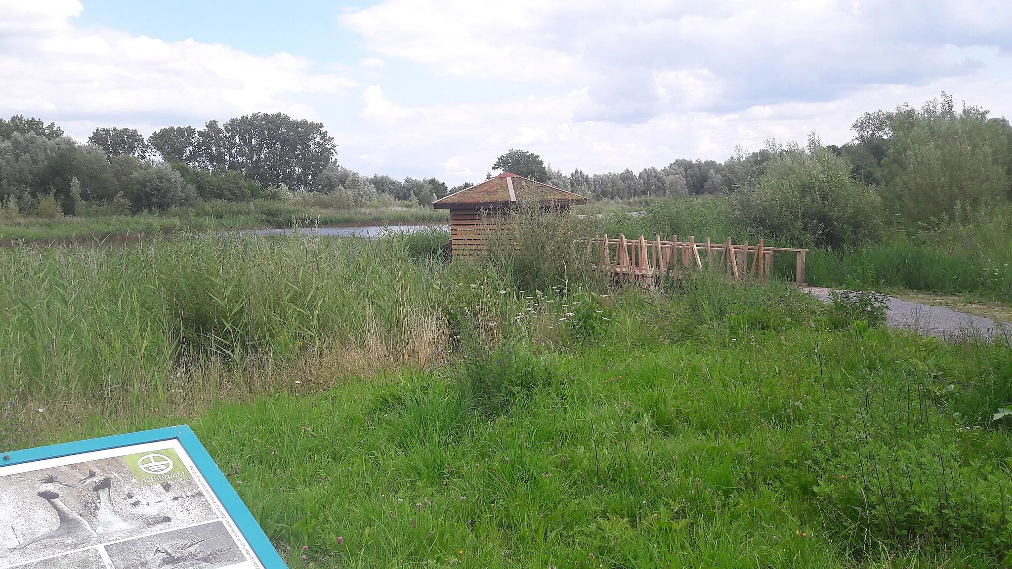 Photo showing: Bird hide