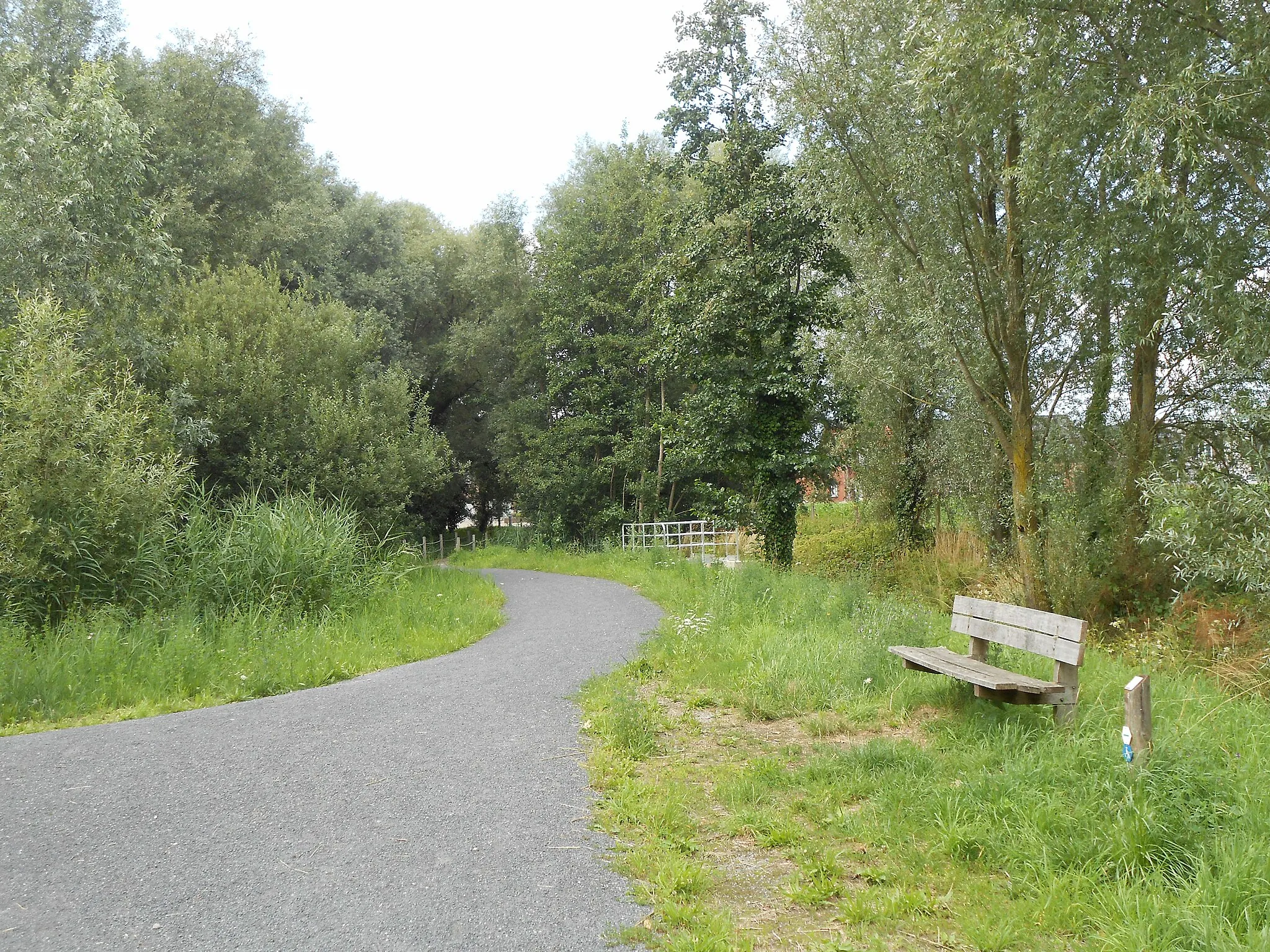 Photo showing: Entrance from Putsesteenweg 24-26, with bench