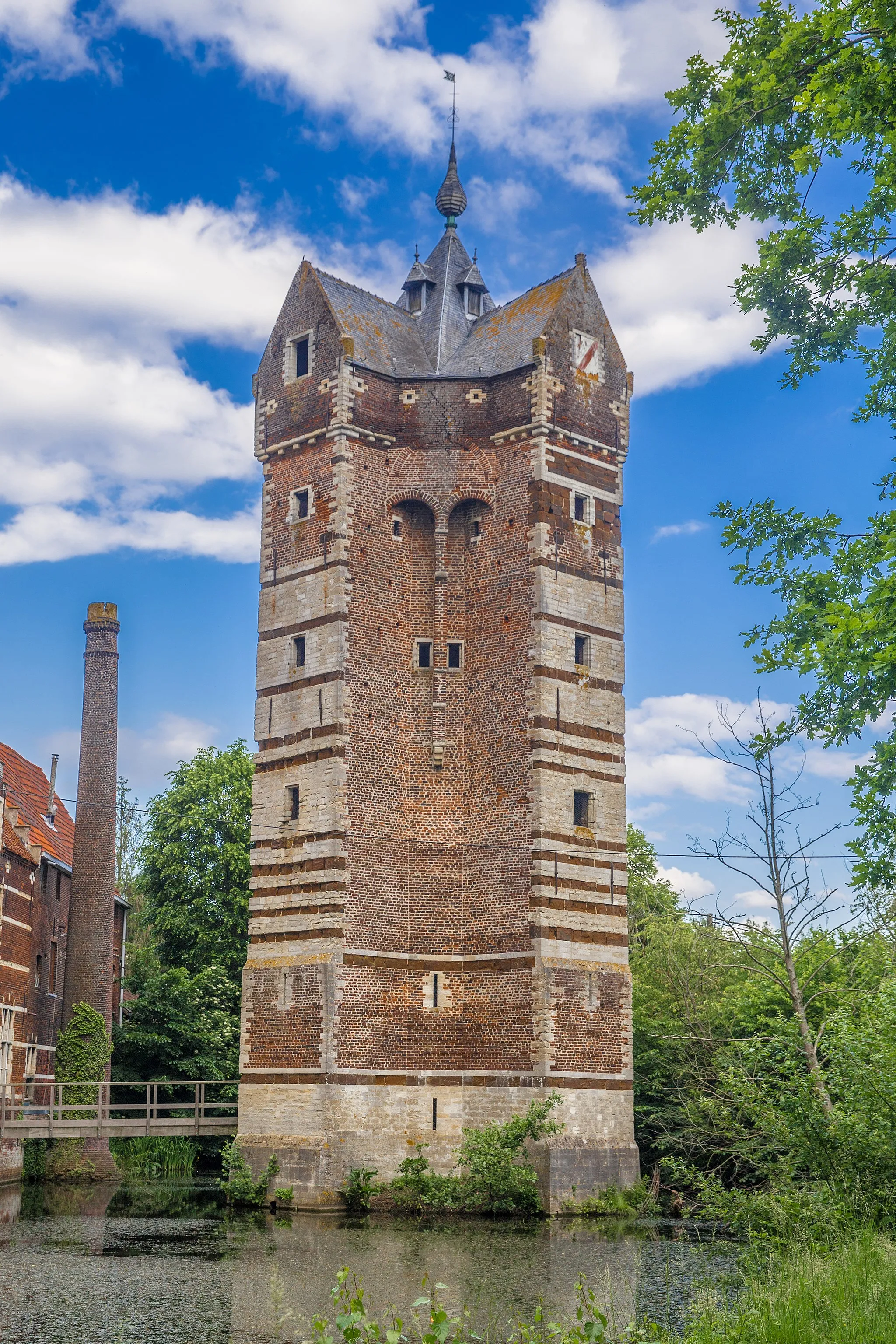 Photo showing: Donjon Ter Heyden, woontoren in Rotselaar uit de veertiende eeuw.