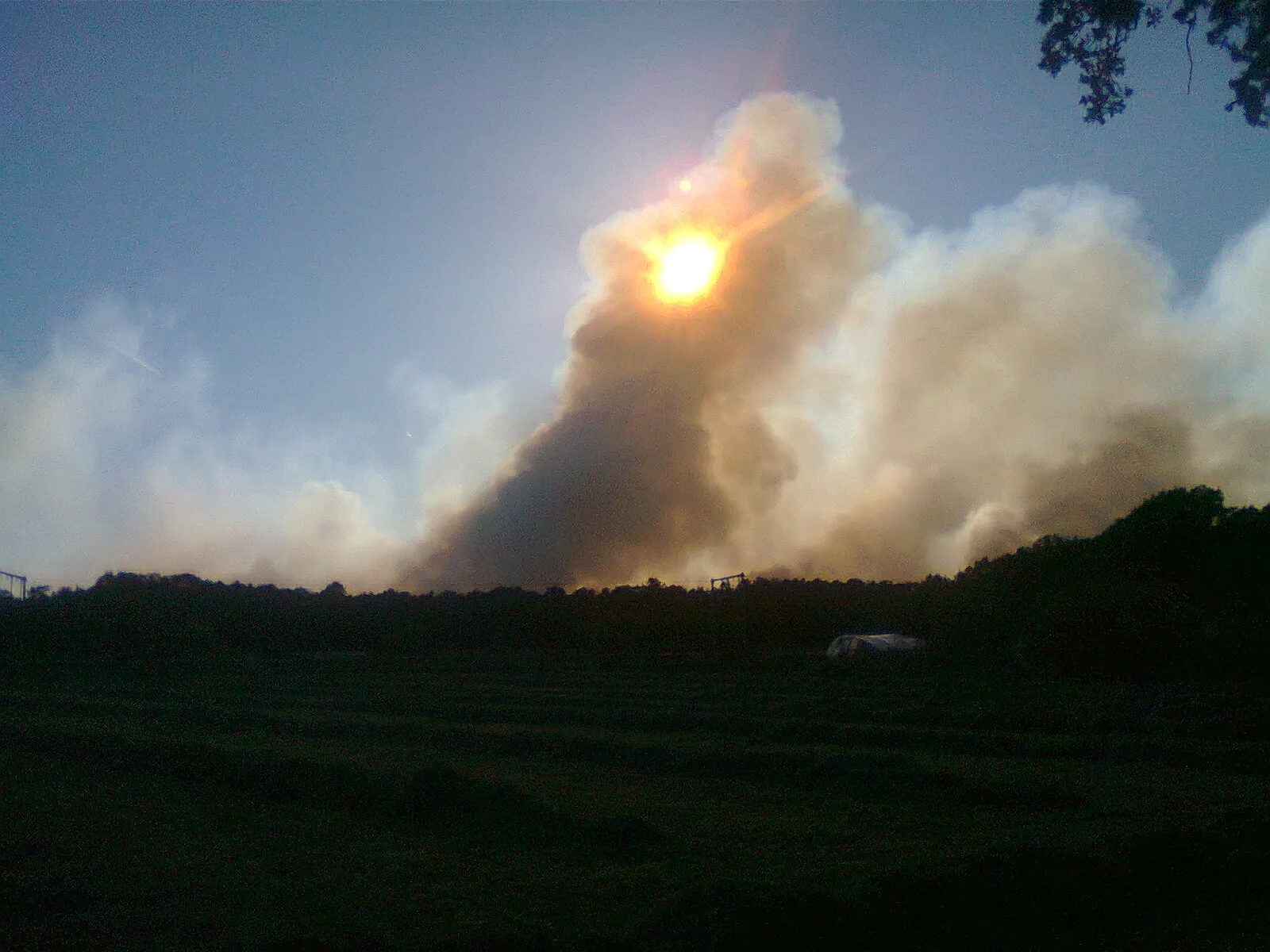 Photo showing: Picture of the fire that occured on the 25th of may 2011 in the Kalmthoutse Heide, taken from the Dorpsstraat