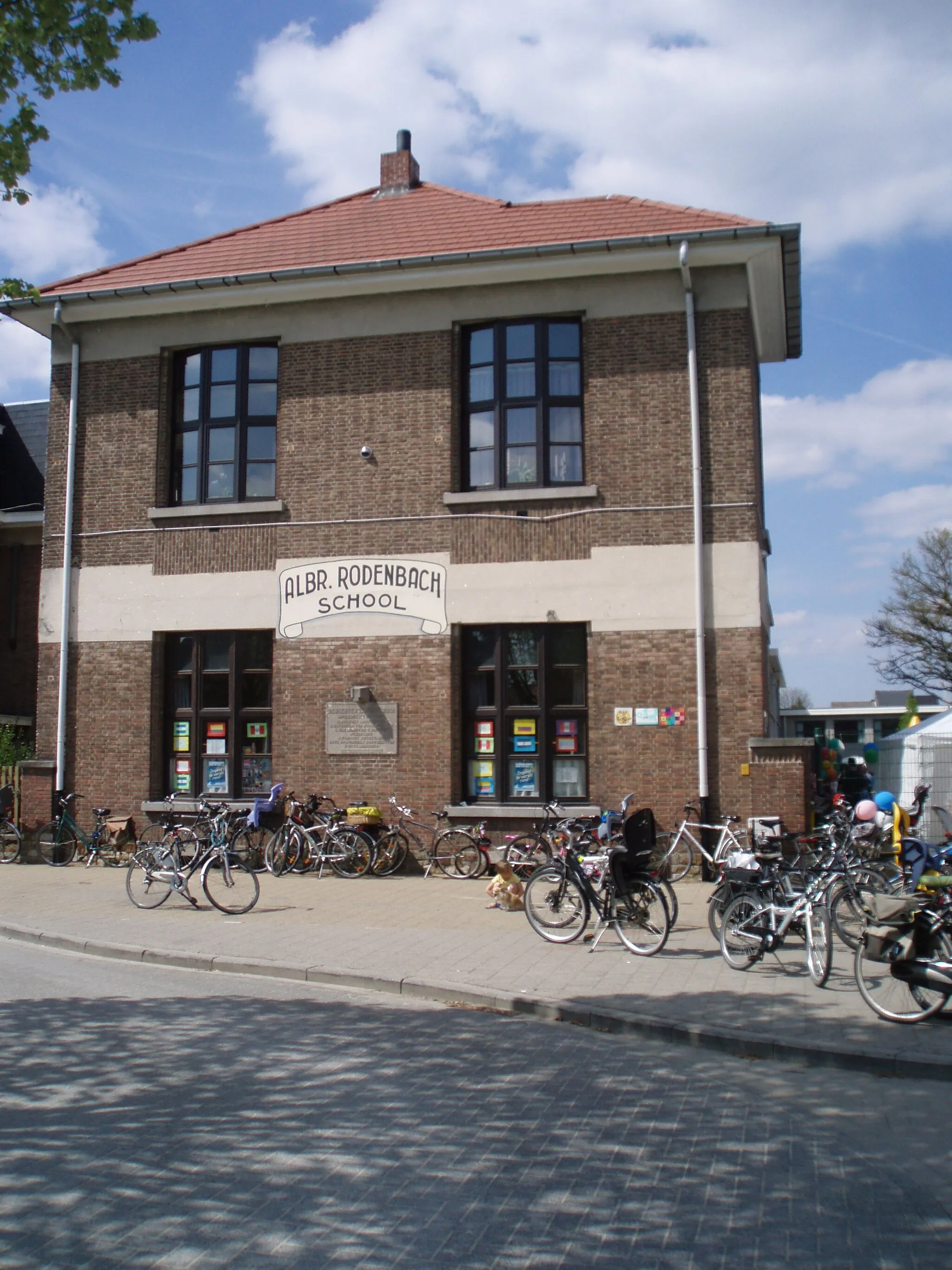 Photo showing: gemeenteschool Albrecht Rodenbach