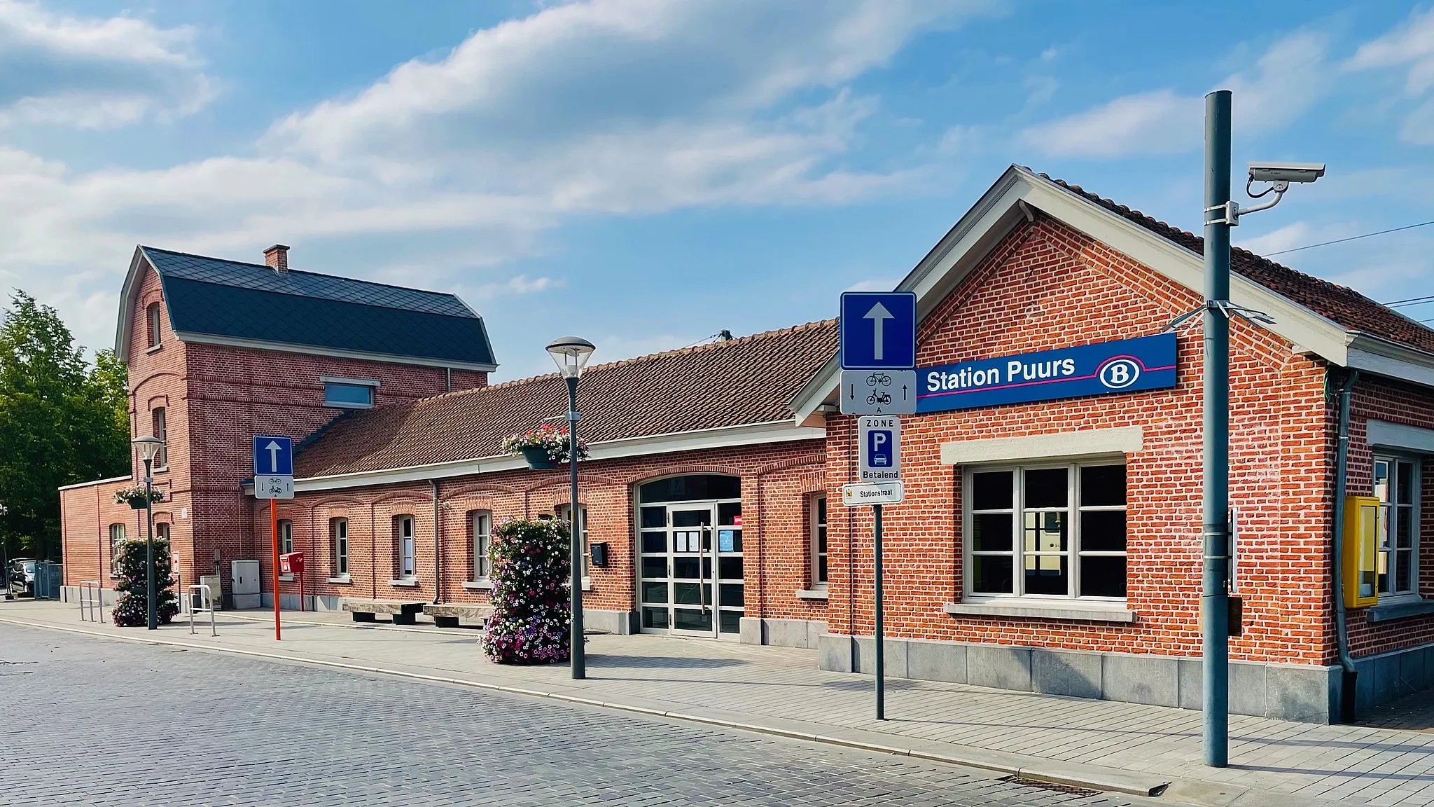 Photo showing: Station Puurs Gebouw