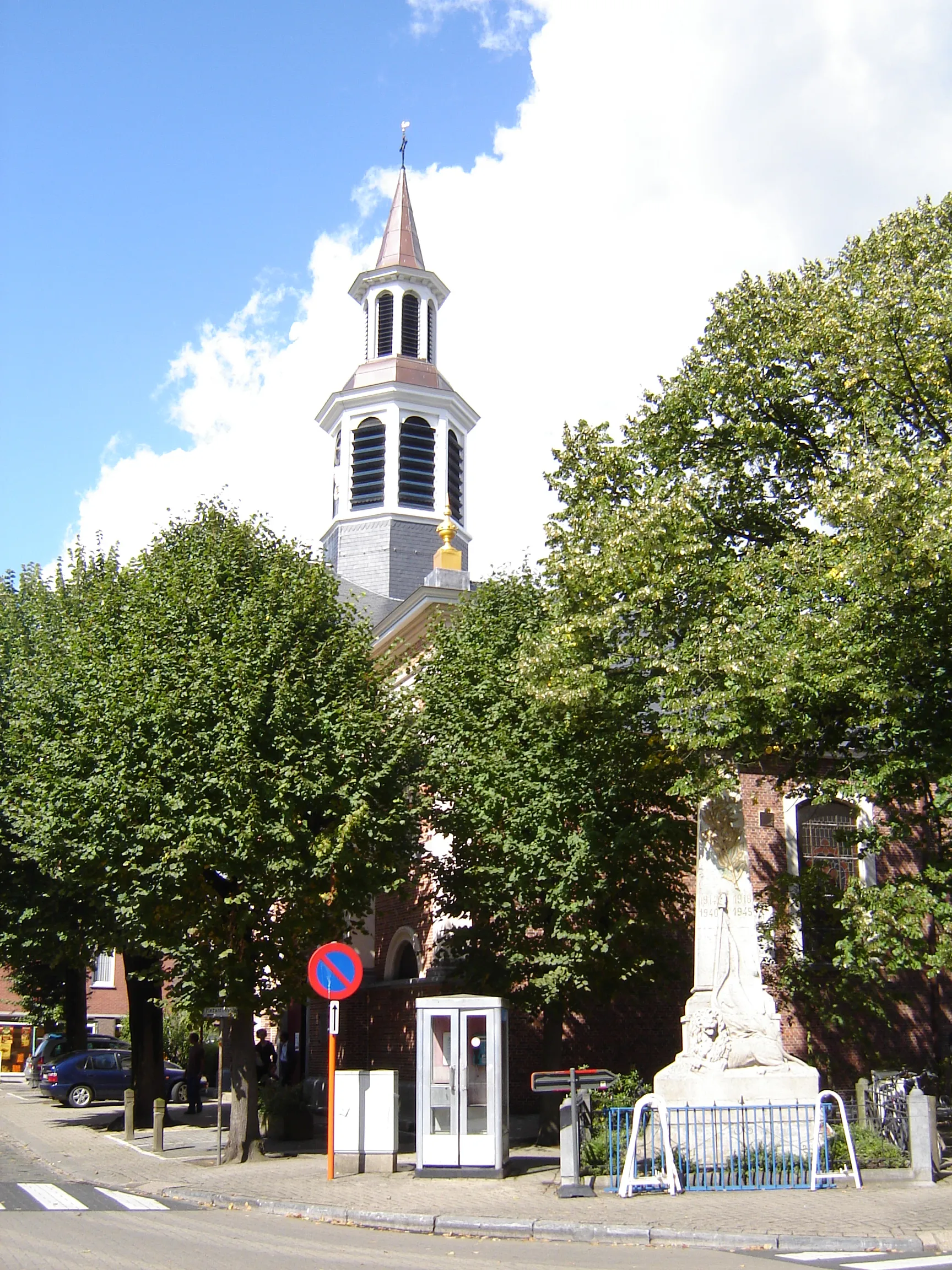 Photo showing: Church of Saint Cornelius in Meerdonk. Meerdonk, Sint-Gillis-Waas, East Flanders, Belgium