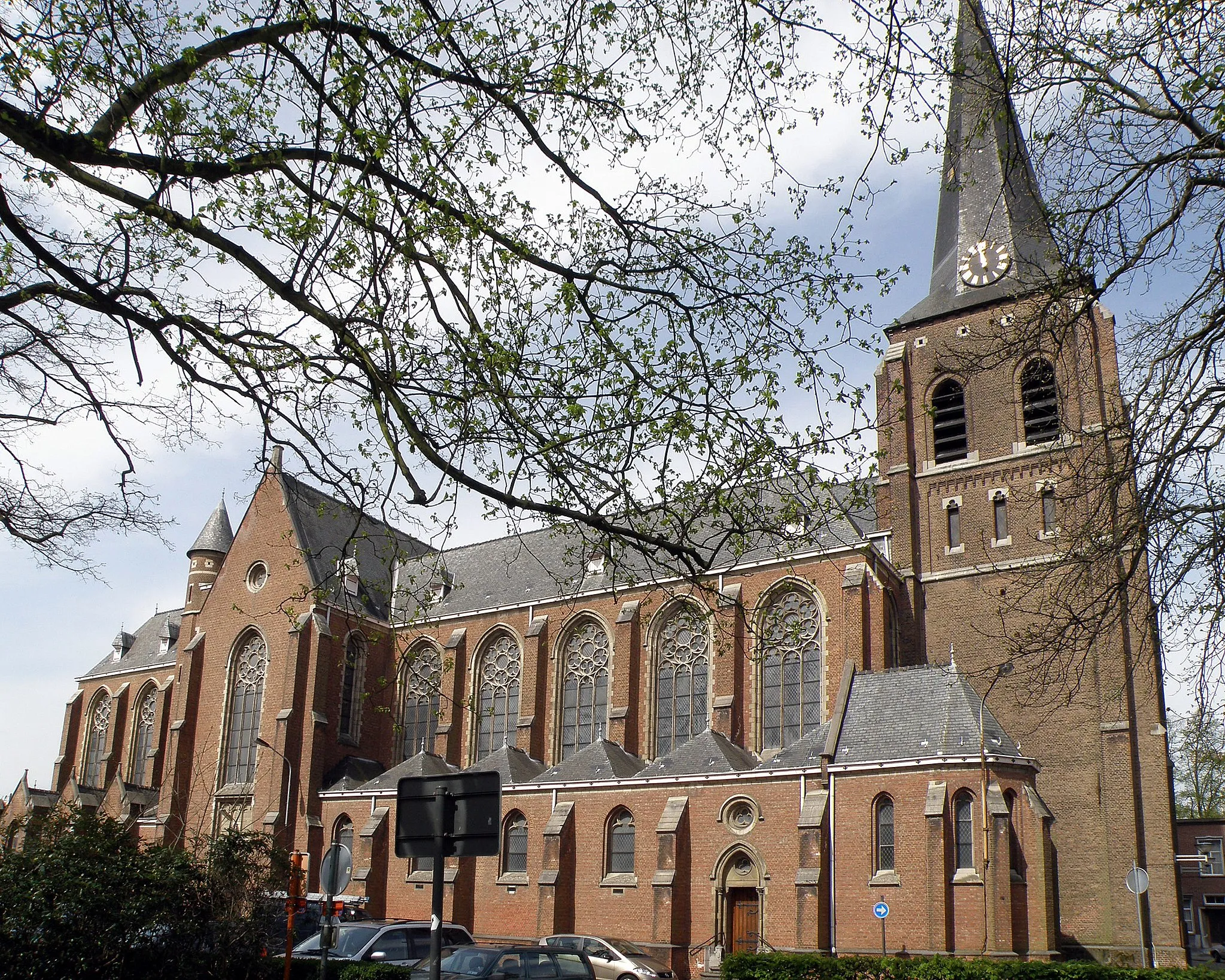 Photo showing: Mortsel bij Antwerpen. Neogot. Heilig Kruiskerk, aan de Heilig-Kruisstraat. Archit. L. Gife.