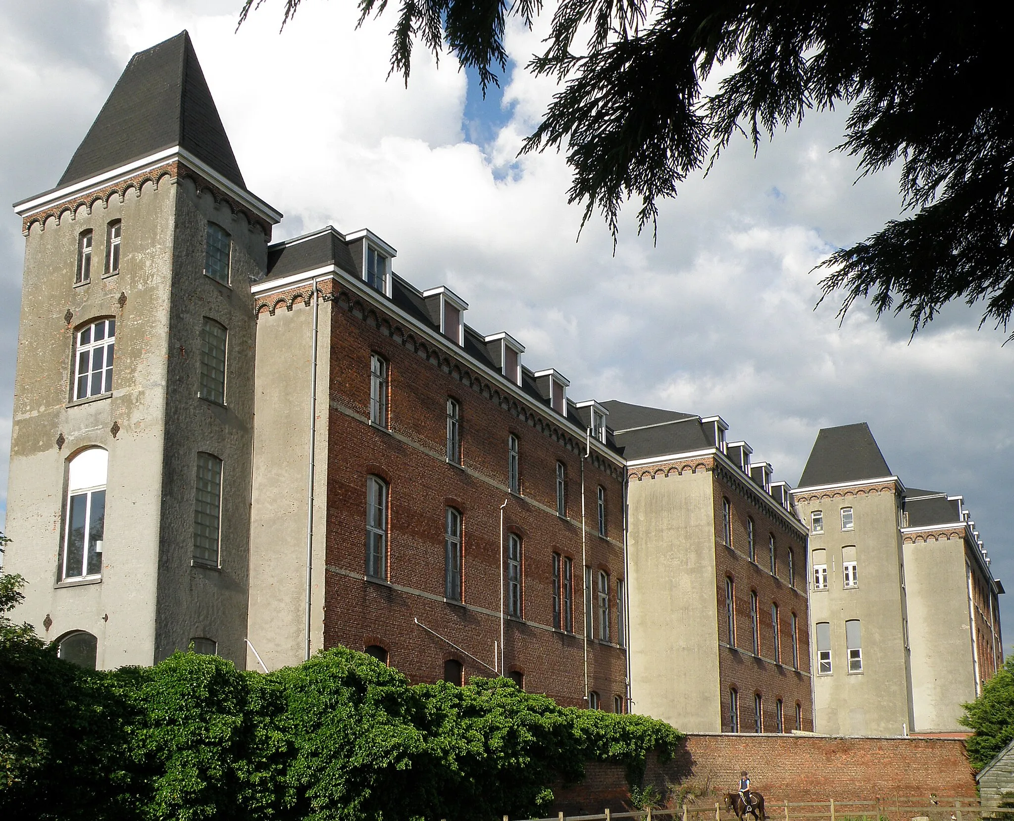 Photo showing: Borsbeek (prov. Antwerpen, België). Sint-Jozefinstituut (middelbare school), in de dorpskern.