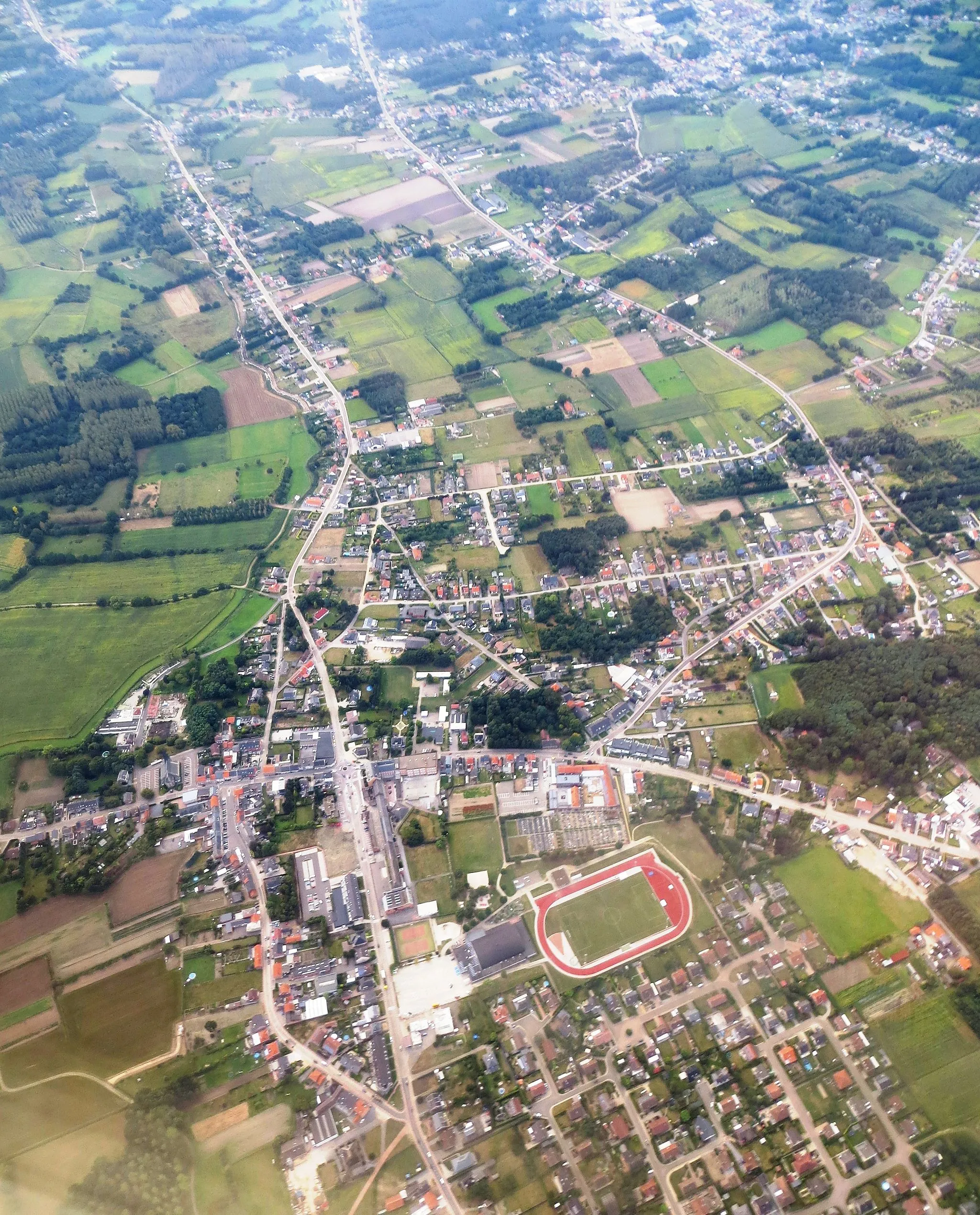 Photo showing: Aerial view from the east towards west. from the northern part of Belgium (Leuven-Hageland region).