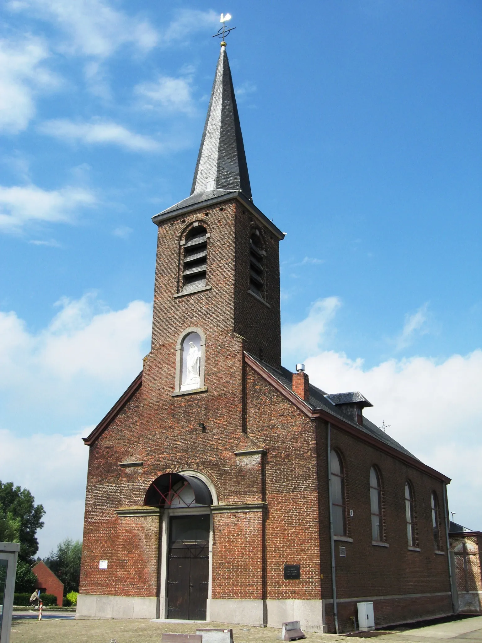 Photo showing: Church of the Assumption of Our Lady in Kwaadmechelen (Genendijk), Ham, Limburg, Belgium