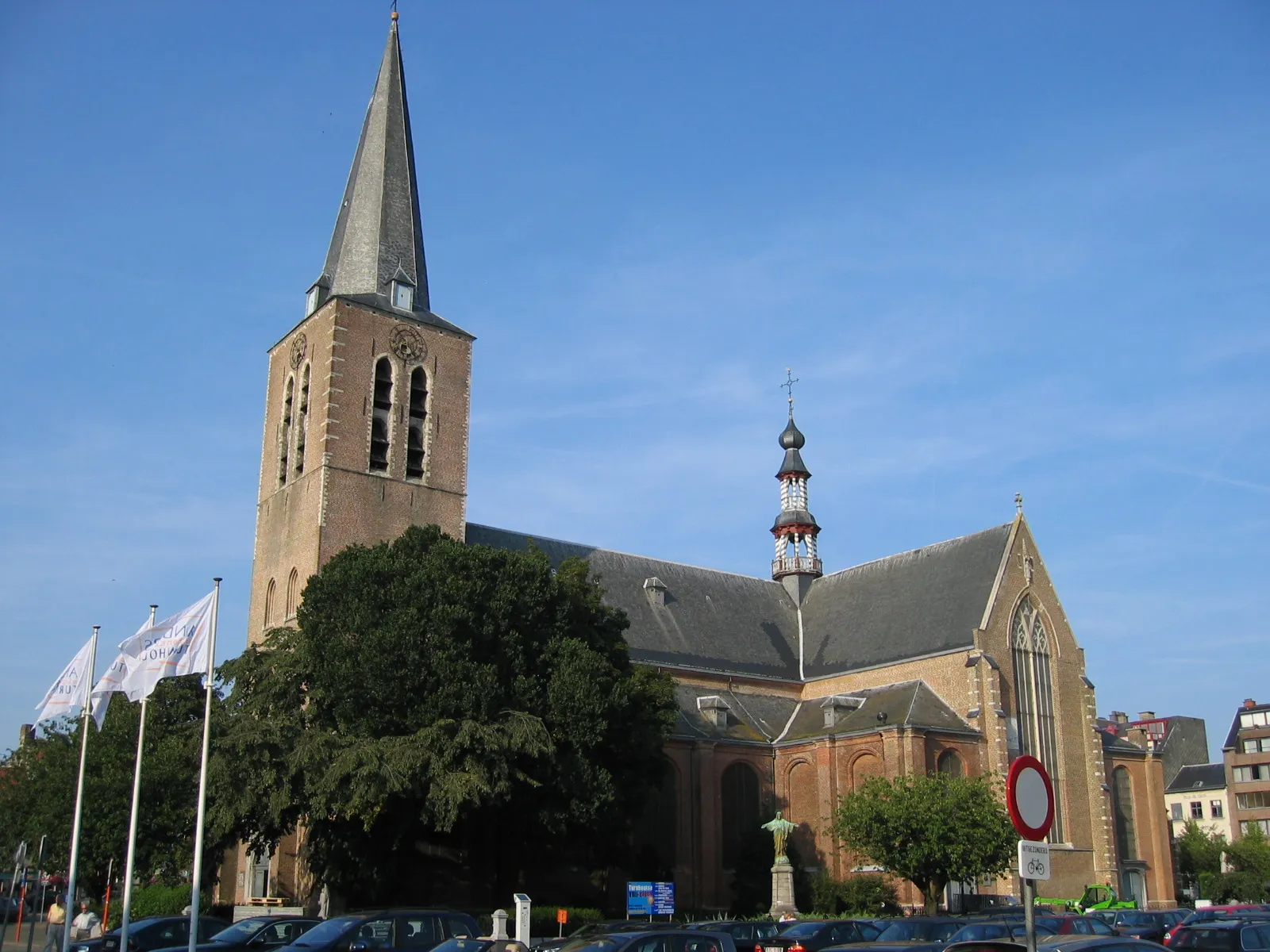 Photo showing: Church of St Peter, (Sint Pieterskerk) in Turnhout, Belgium.  Picture by Tim Bekaert (Sep 4, 2005).