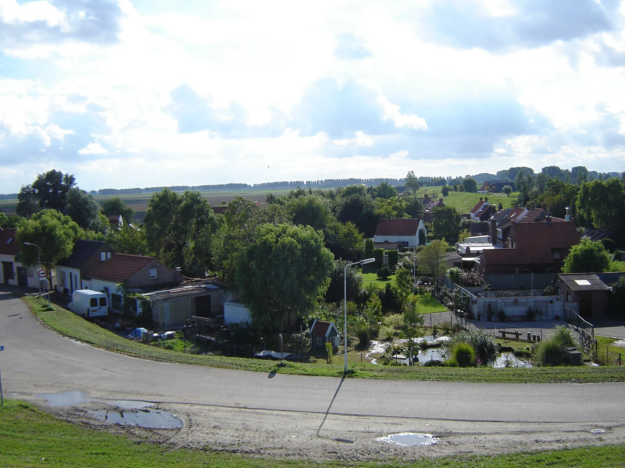 Photo showing: View on the northern part of the hamlet of Paal, inside the dikes. Paal, Hulst, Zeeland, Netherlands.