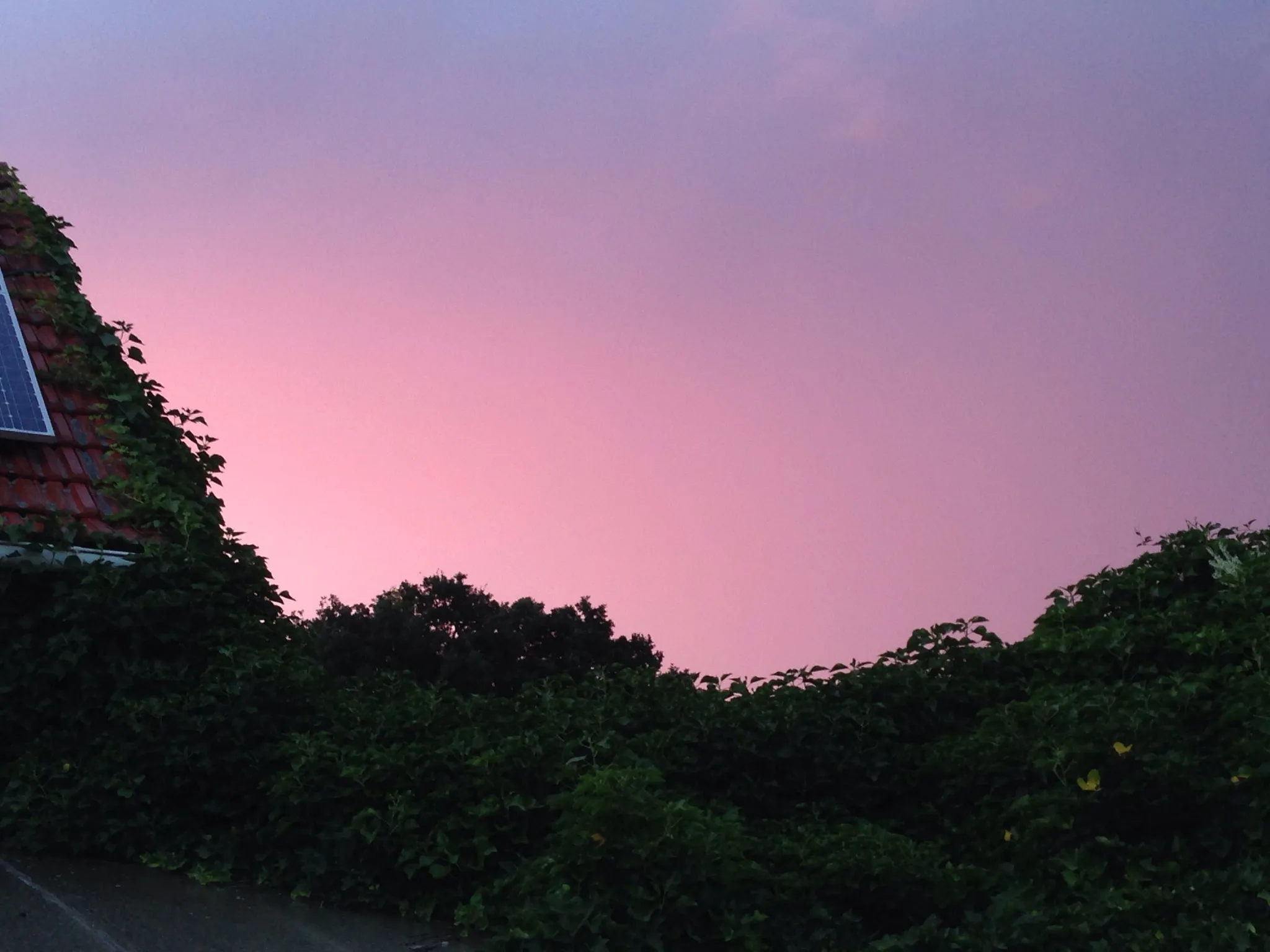 Photo showing: 500px provided description: Purple sky [#sky ,#clouds ,#purple ,#cloud]