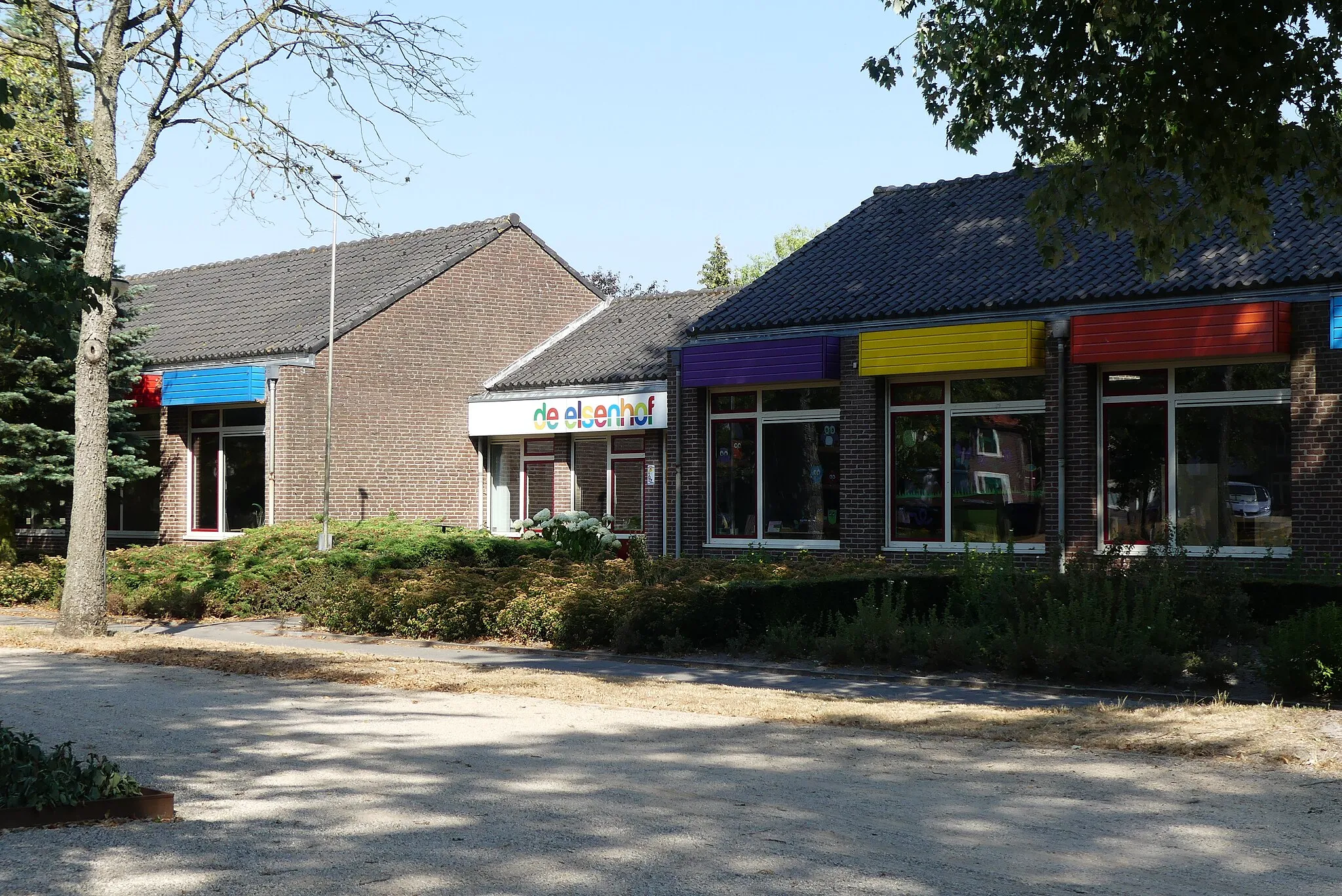 Photo showing: Zicht op de Basisschool de Elsenhof gevestigd aan de Van den Elsenplein 17 in Wagenberg gelegen nabij de Kerkstraat