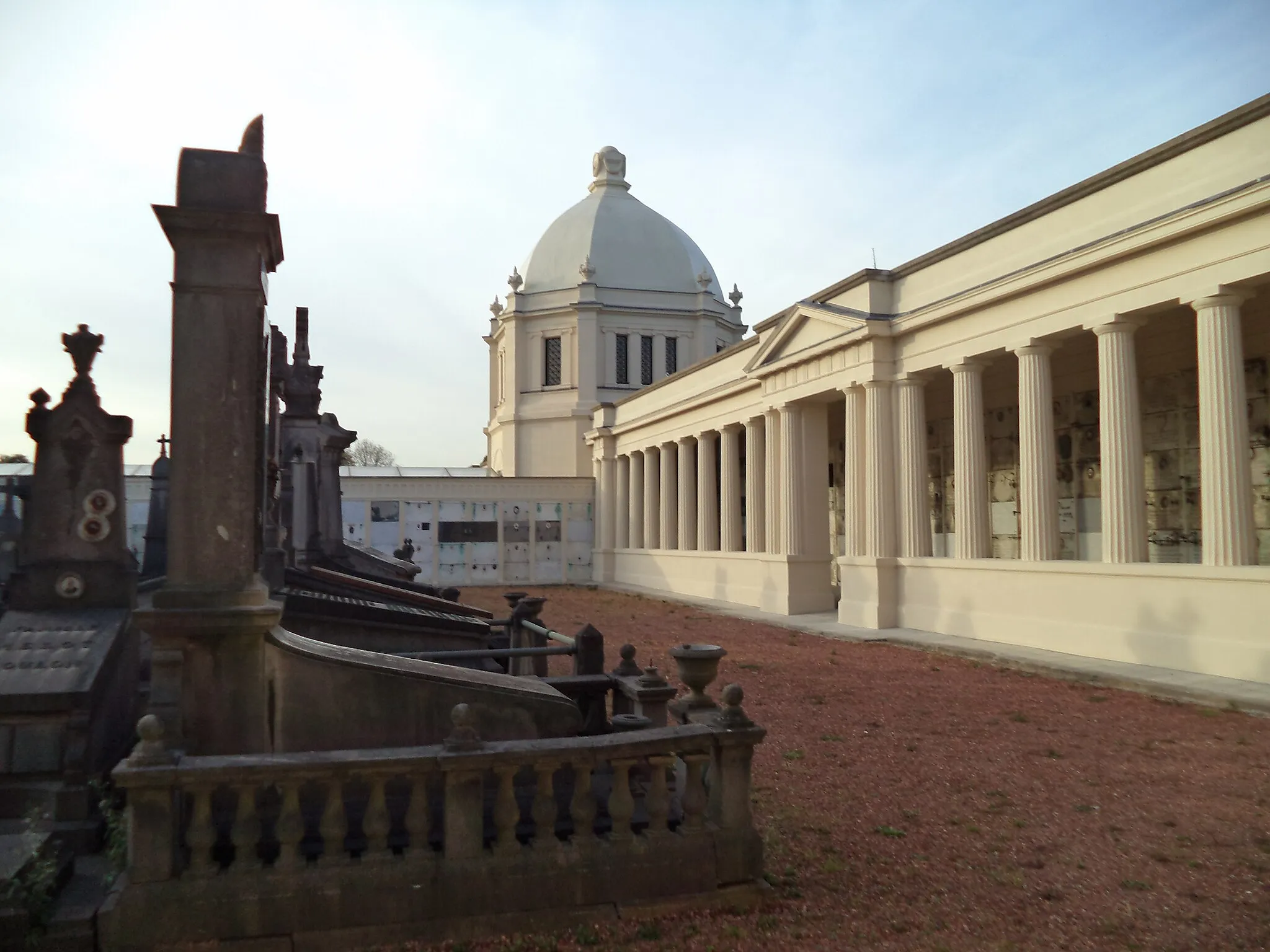 Photo showing: View of Molenbeek Cemetery in Brussels